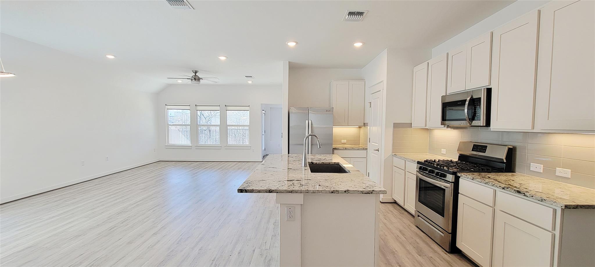 7606 Pewter Luster Bnd Property Photo 5