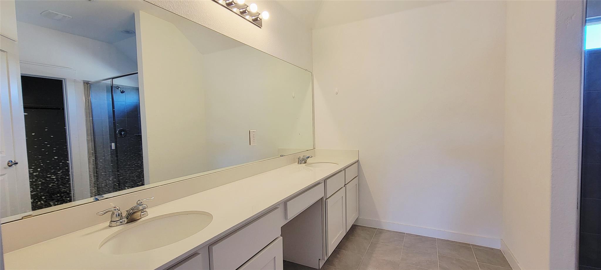 7606 Pewter Luster Bnd Property Photo 7