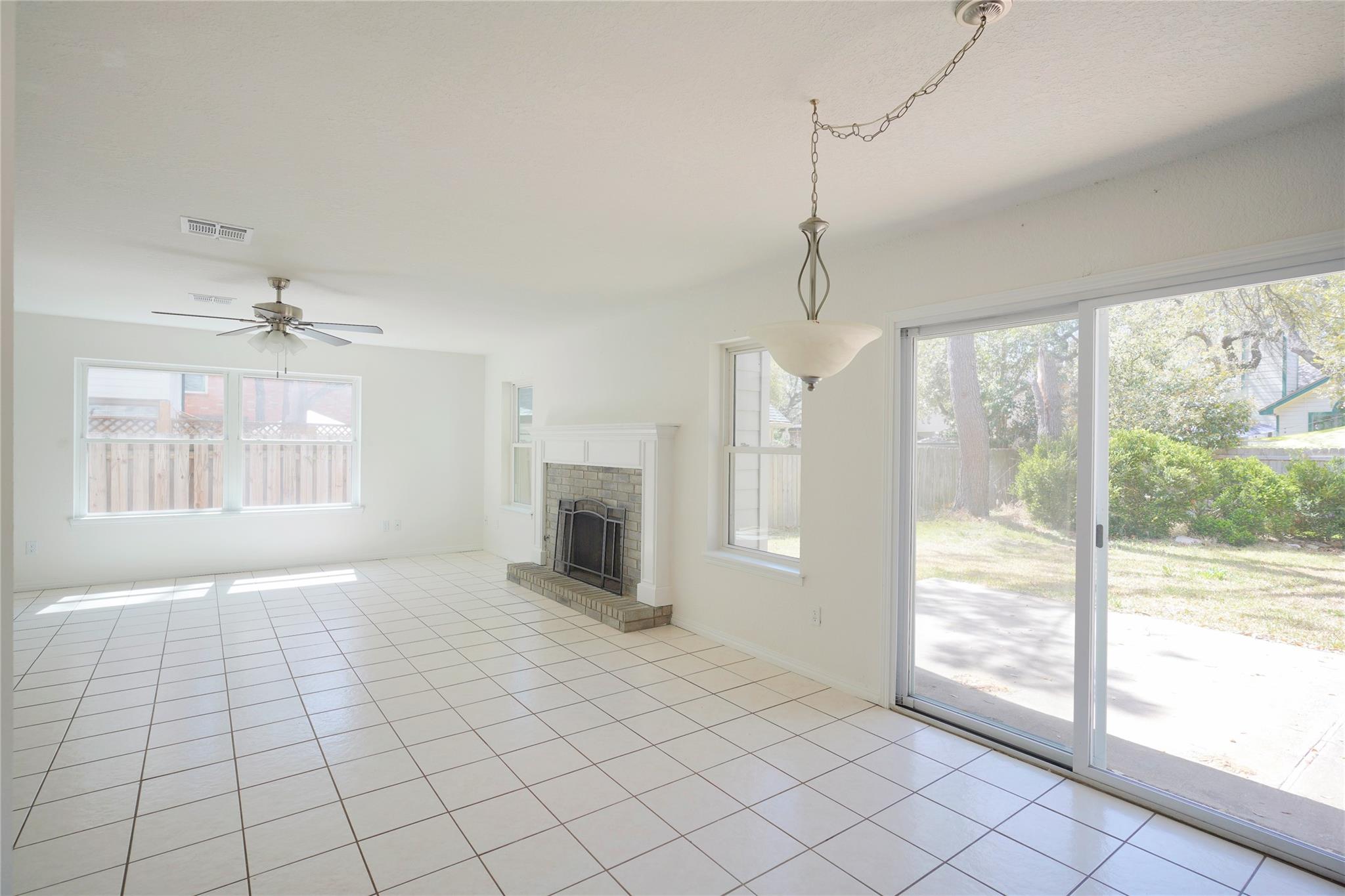 8521 Racine Trl Property Photo 4