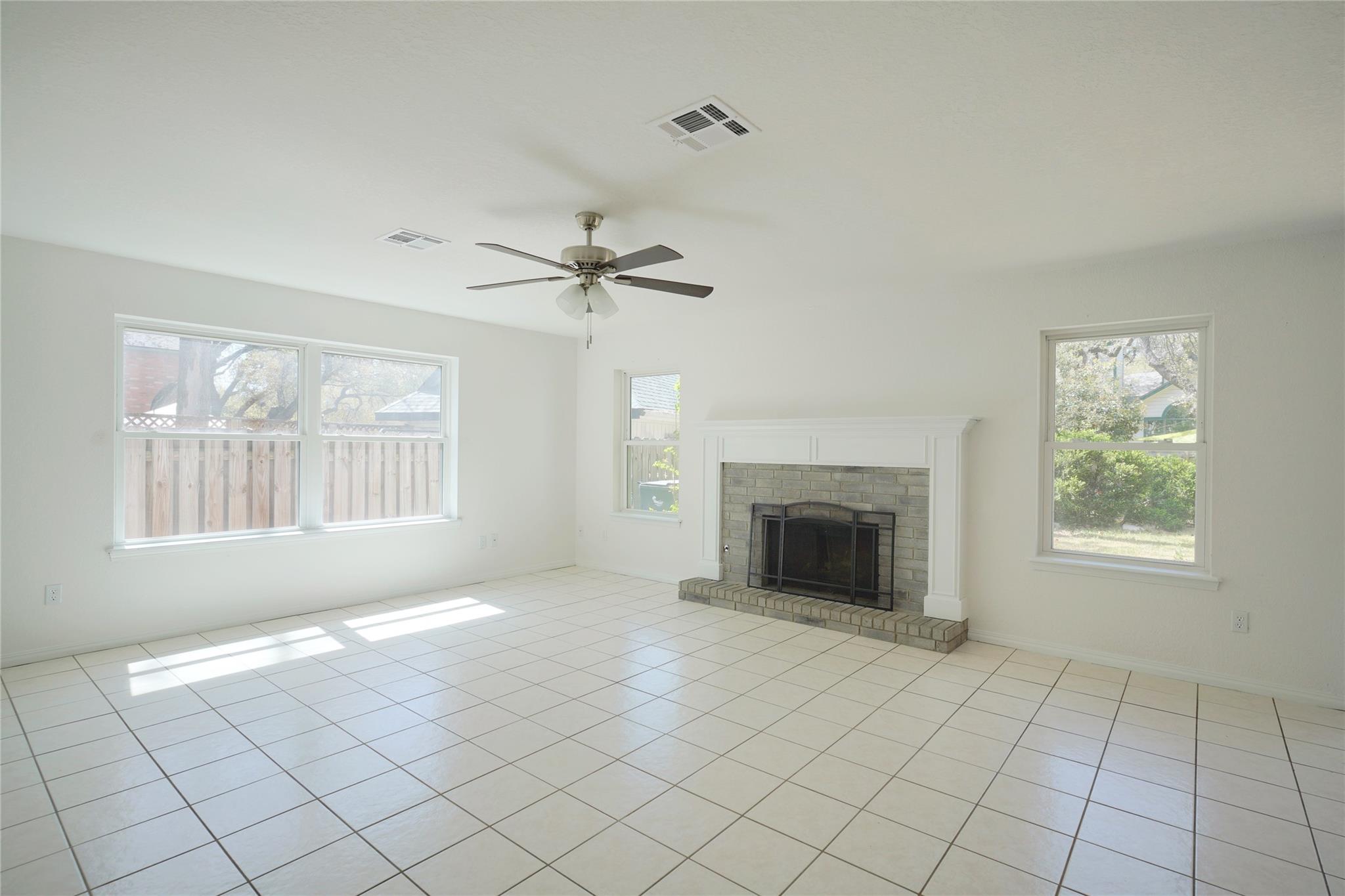 8521 Racine Trl Property Photo 6