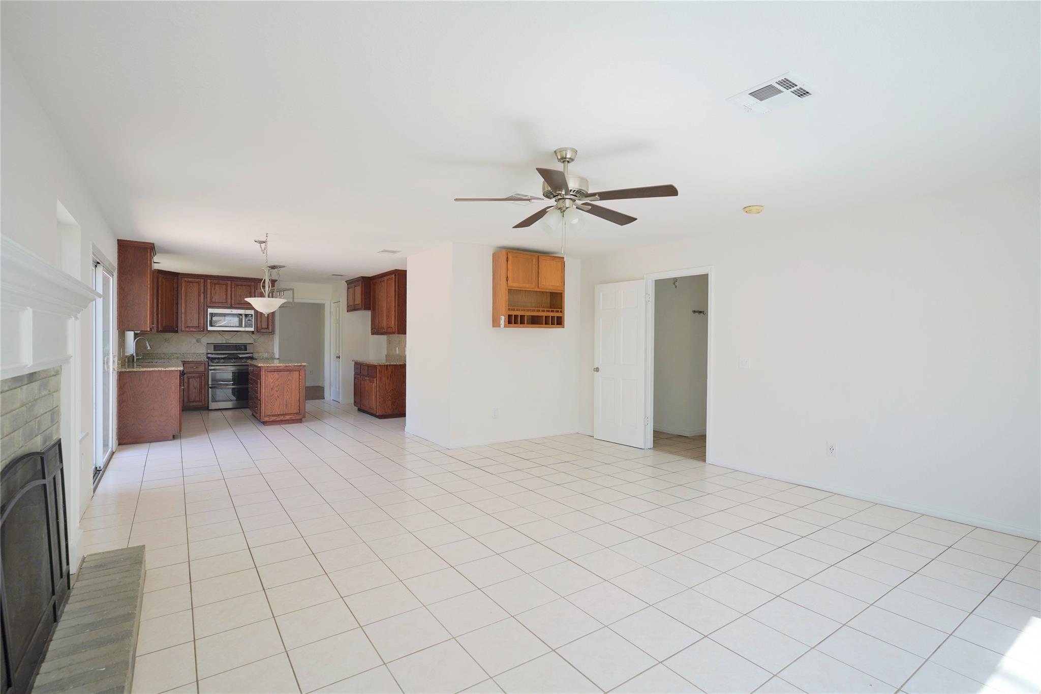 8521 Racine Trl Property Photo 8