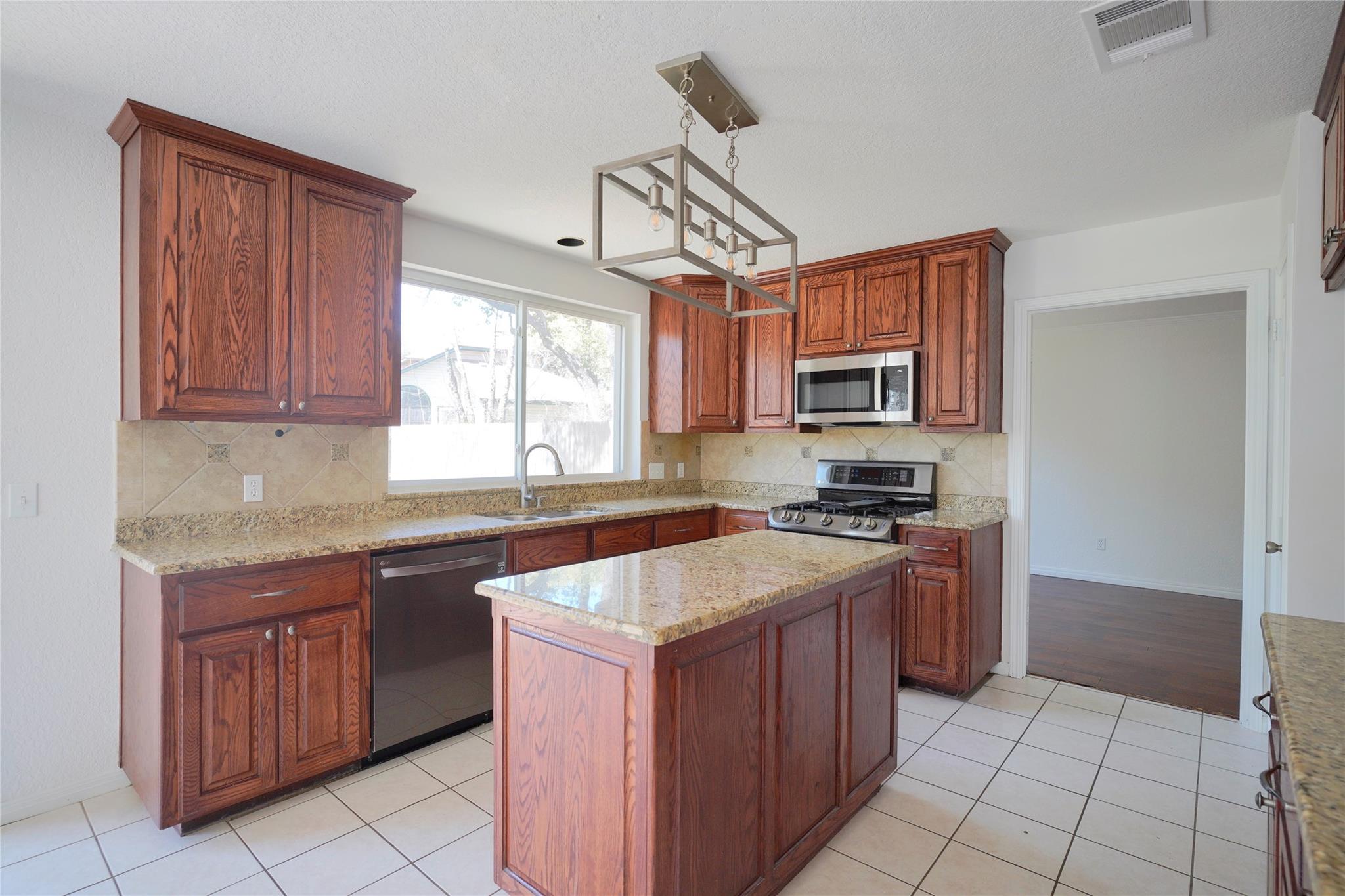 8521 Racine Trl Property Photo 9