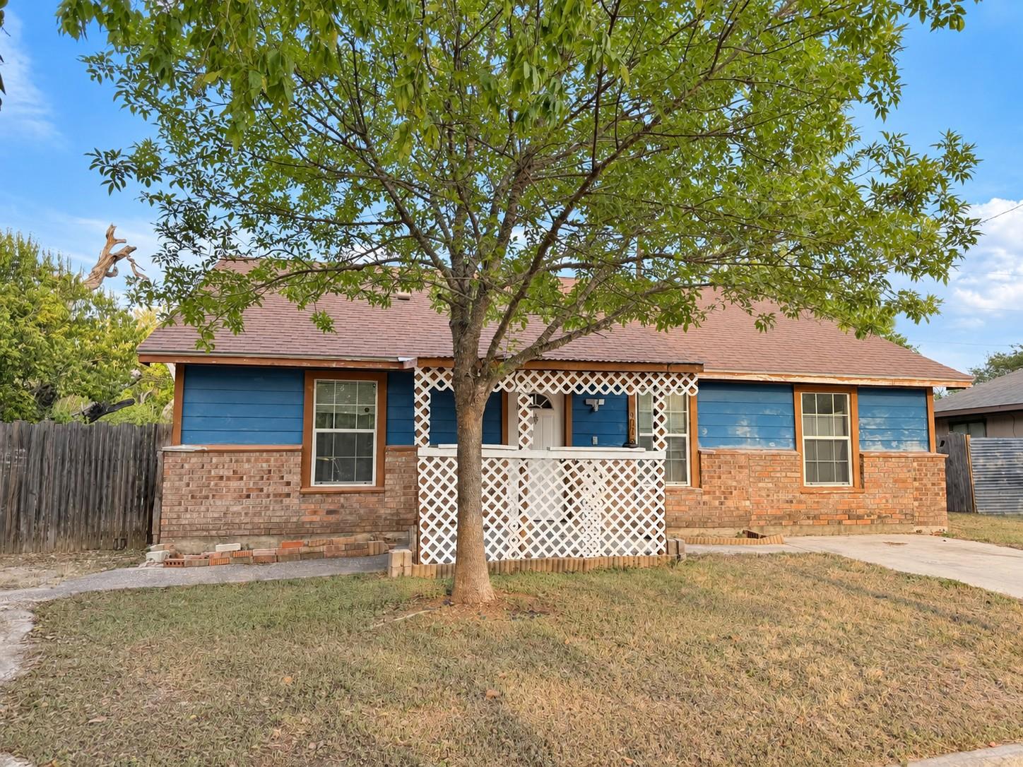 900 Lee Ln Property Photo 1
