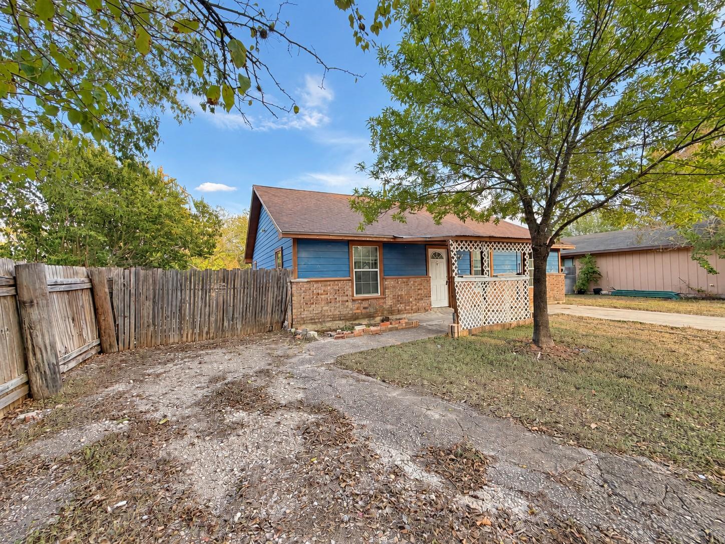 900 Lee Ln Property Photo 3