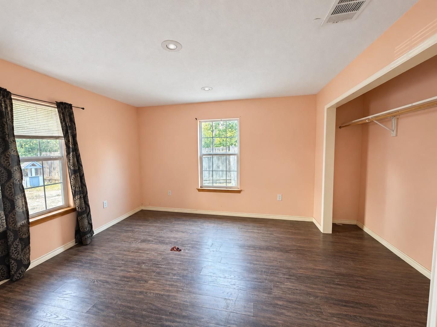 900 Lee Ln Property Photo 7