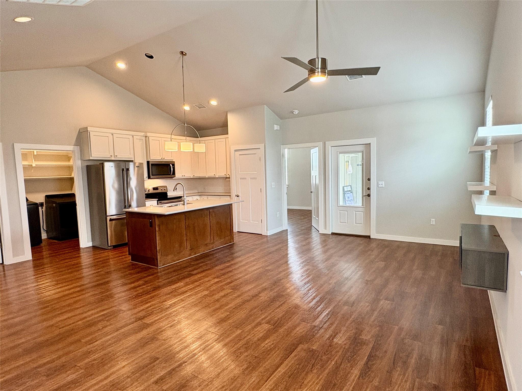 241 Rose Dr #b Property Photo 2