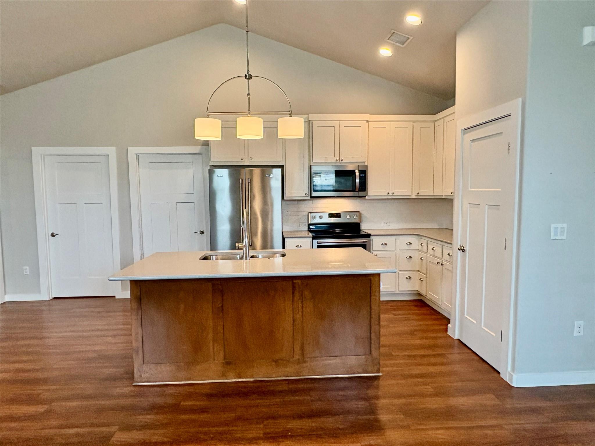 241 Rose Dr #b Property Photo 3