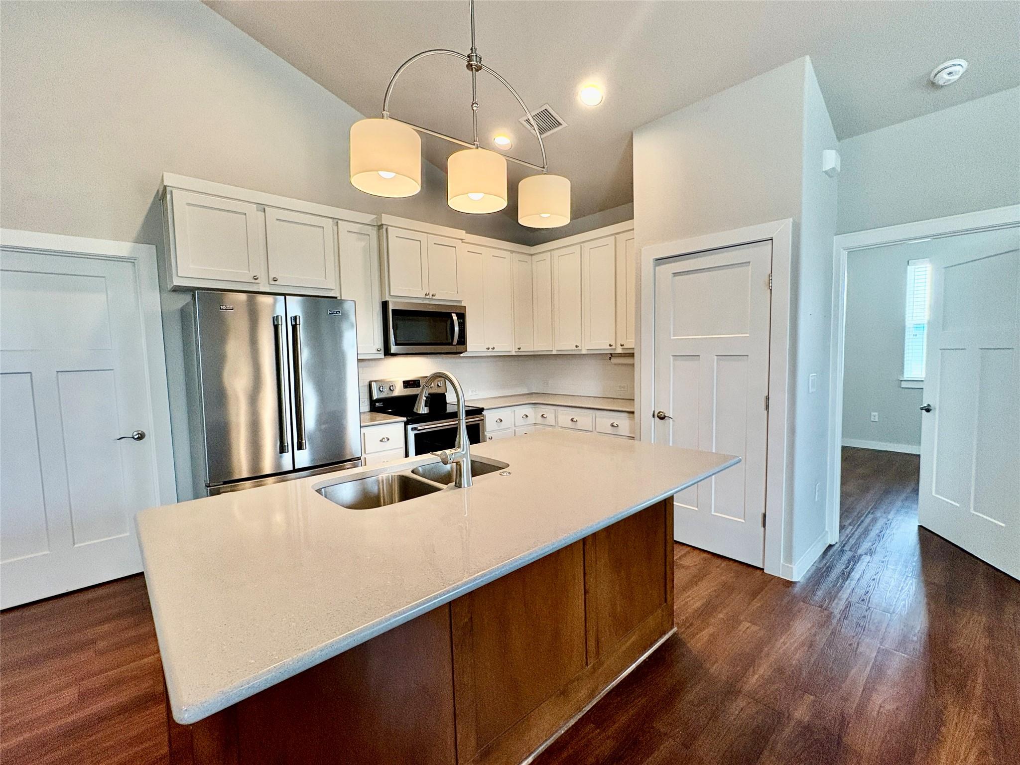 241 Rose Dr #b Property Photo 4