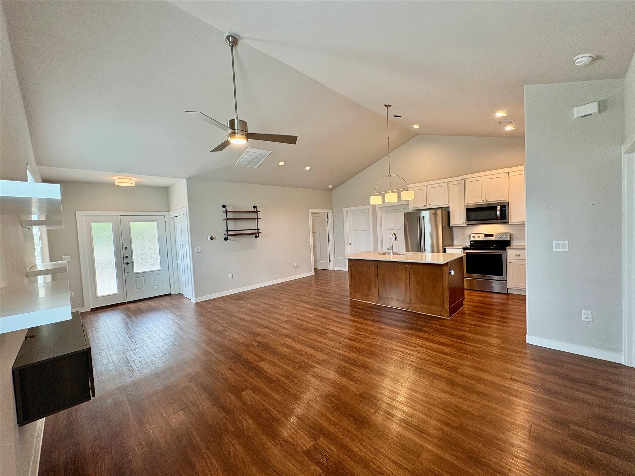 241 Rose Dr #b Property Photo 6