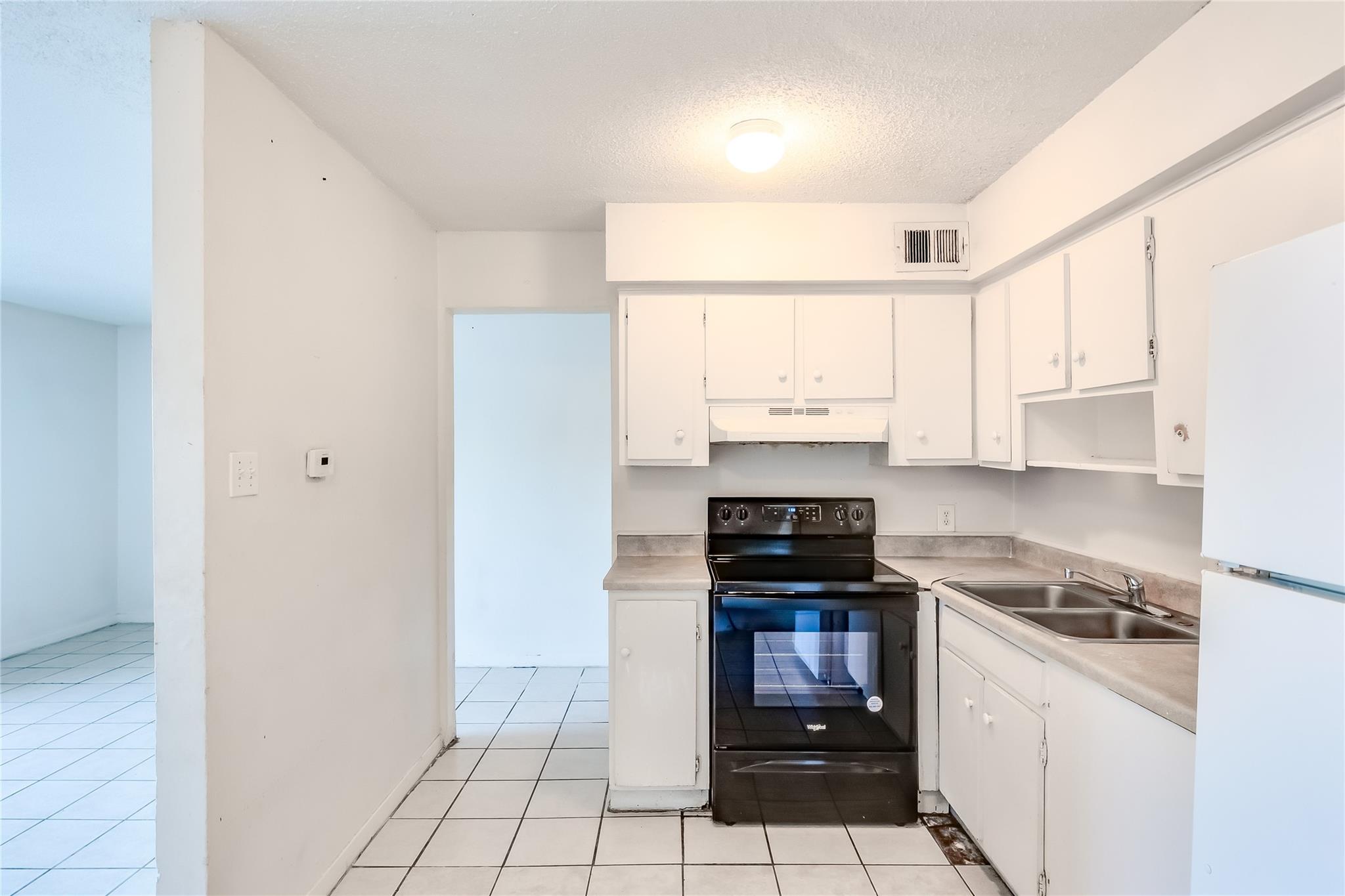 2215 Mission Hill Cir None #103 Property Photo 7
