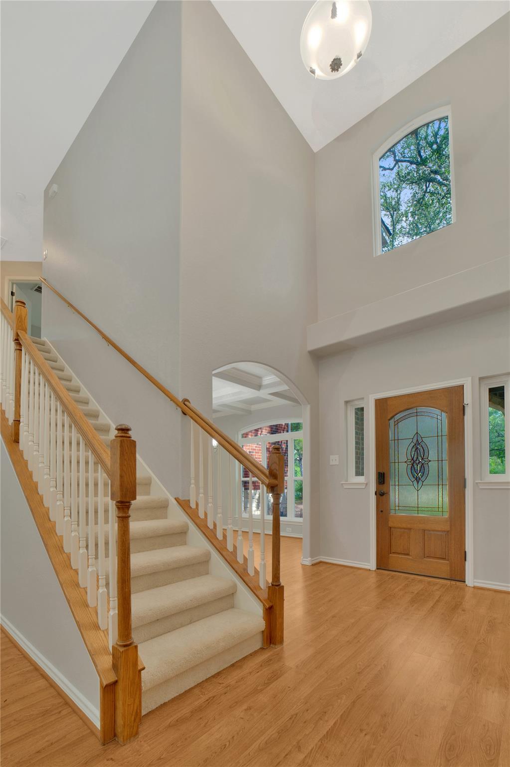 103 Sierra Ridge Dr Property Photo 5