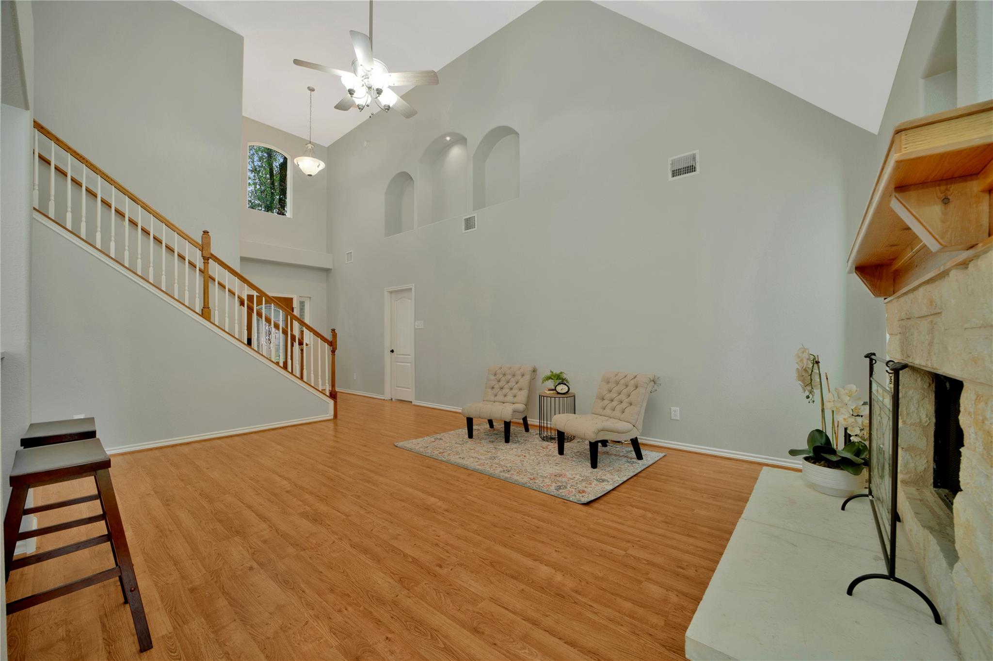 103 Sierra Ridge Dr Property Photo 7