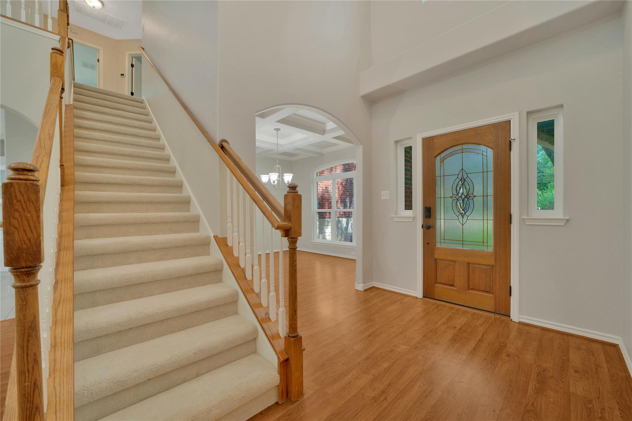 103 Sierra Ridge Dr Property Photo 8