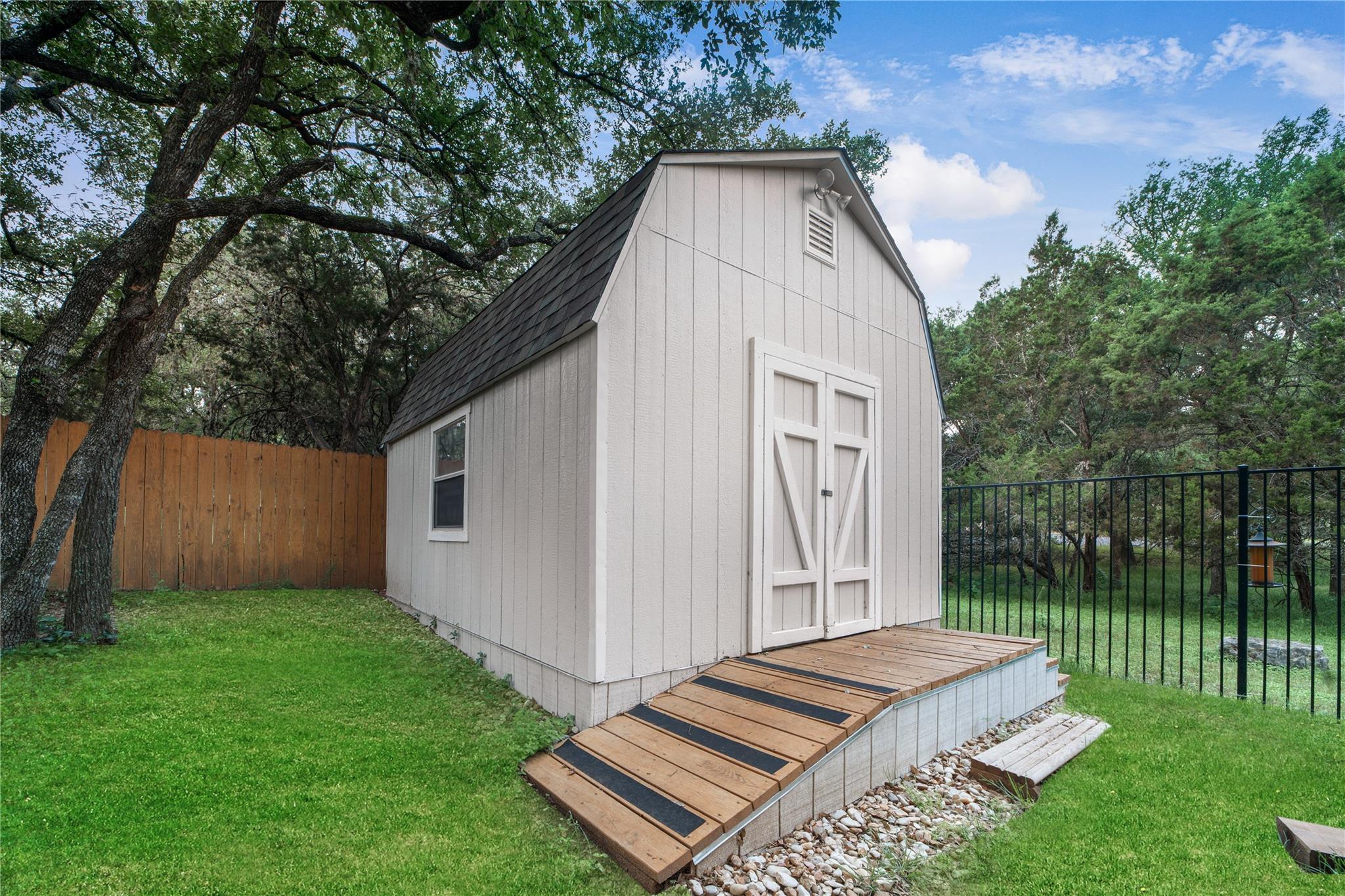 103 Sierra Ridge Dr Property Photo 32