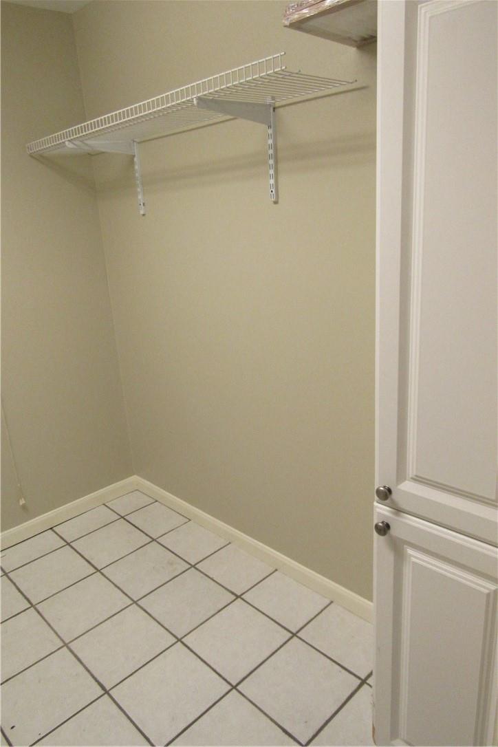 1900 Winsted Ln Property Photo 14