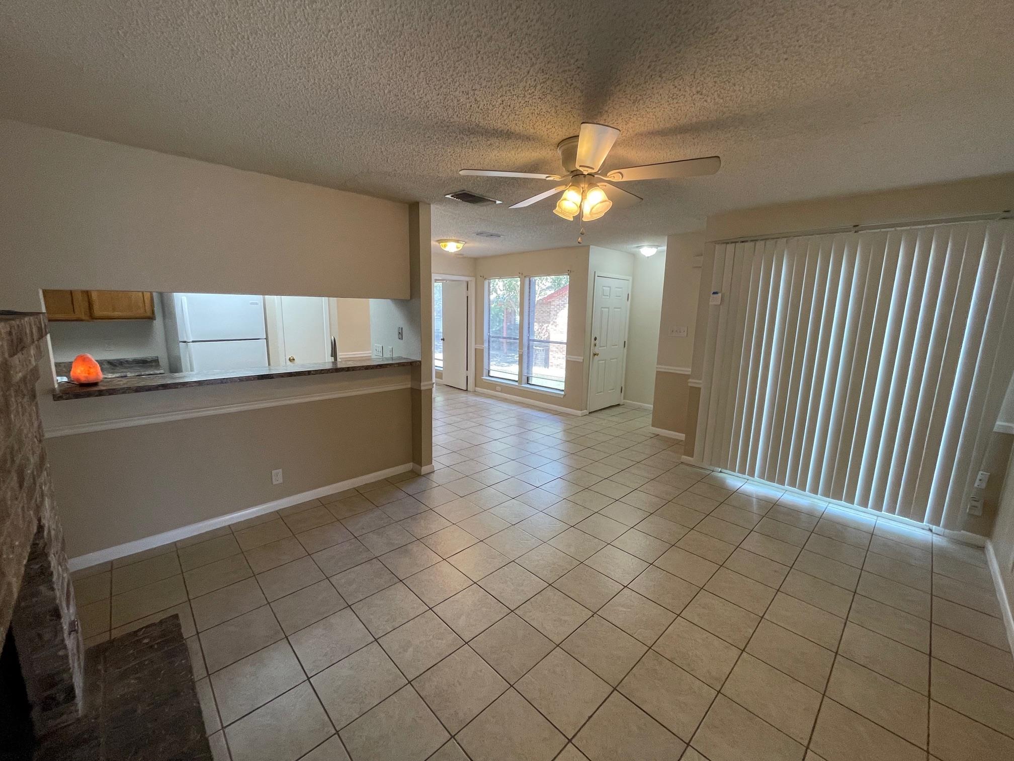 318 W William Cannon Dr #a Property Photo 4