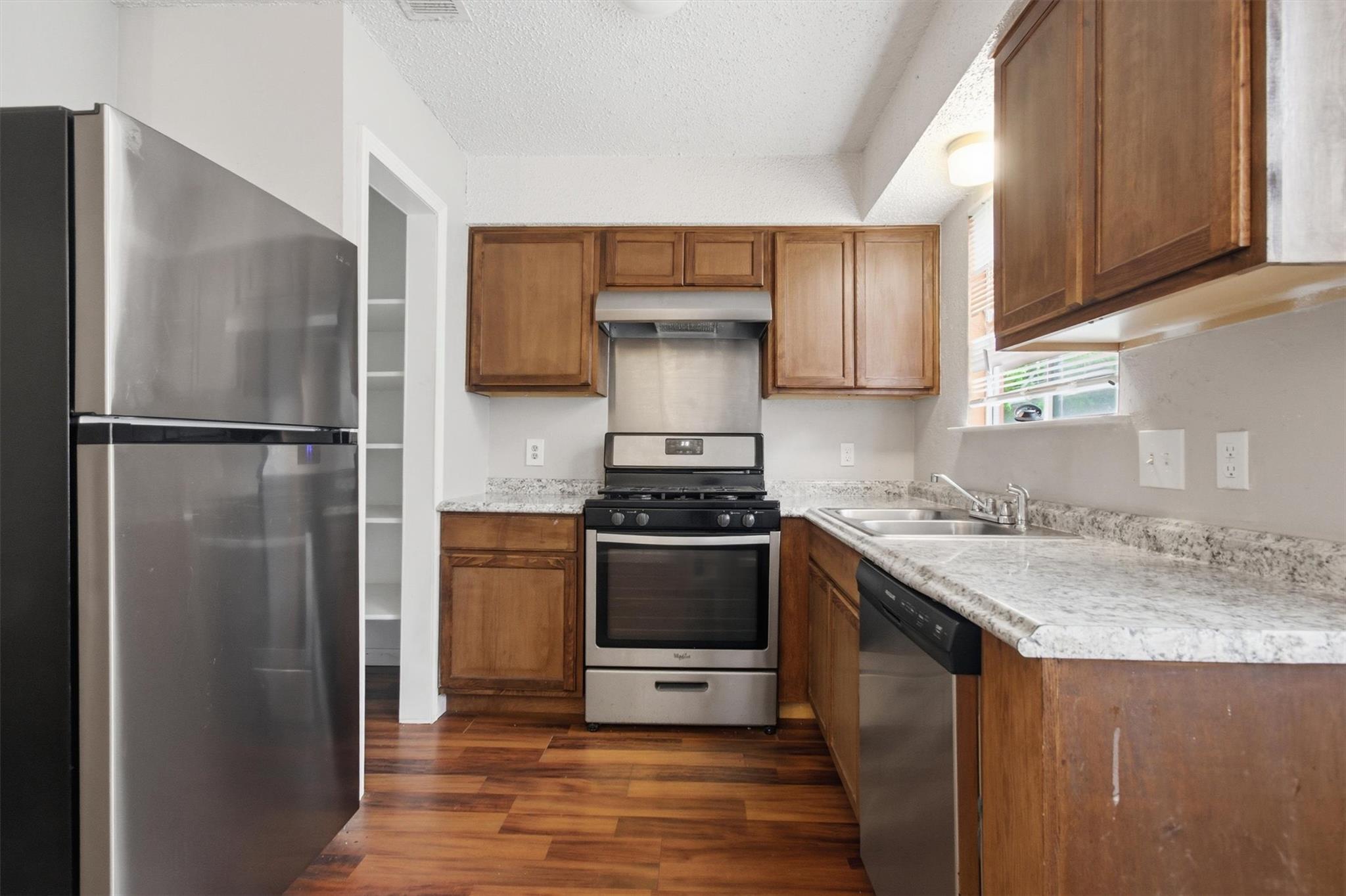 6305 Emerald Forest Dr #b Property Photo 5