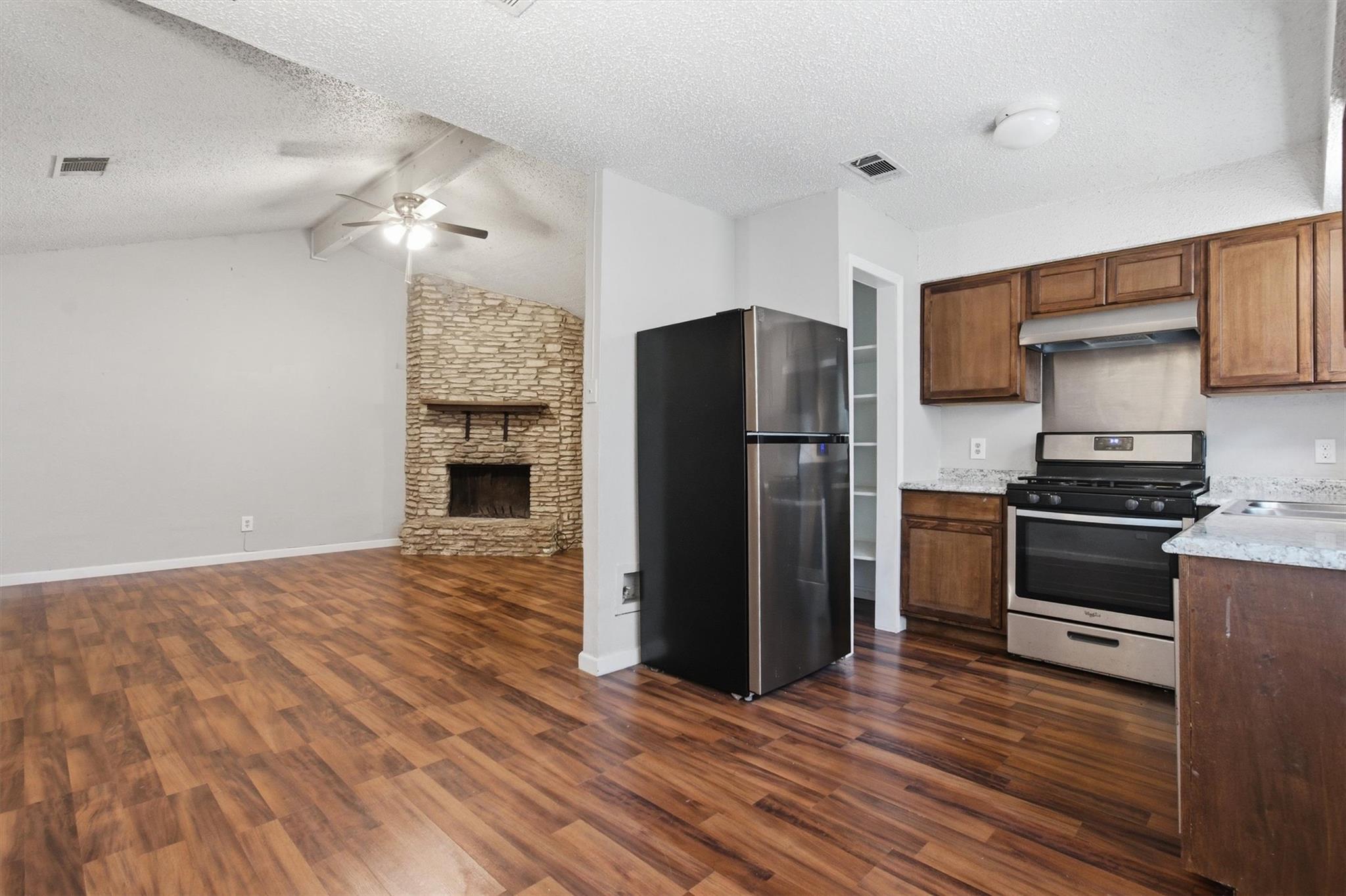 6305 Emerald Forest Dr #b Property Photo 7