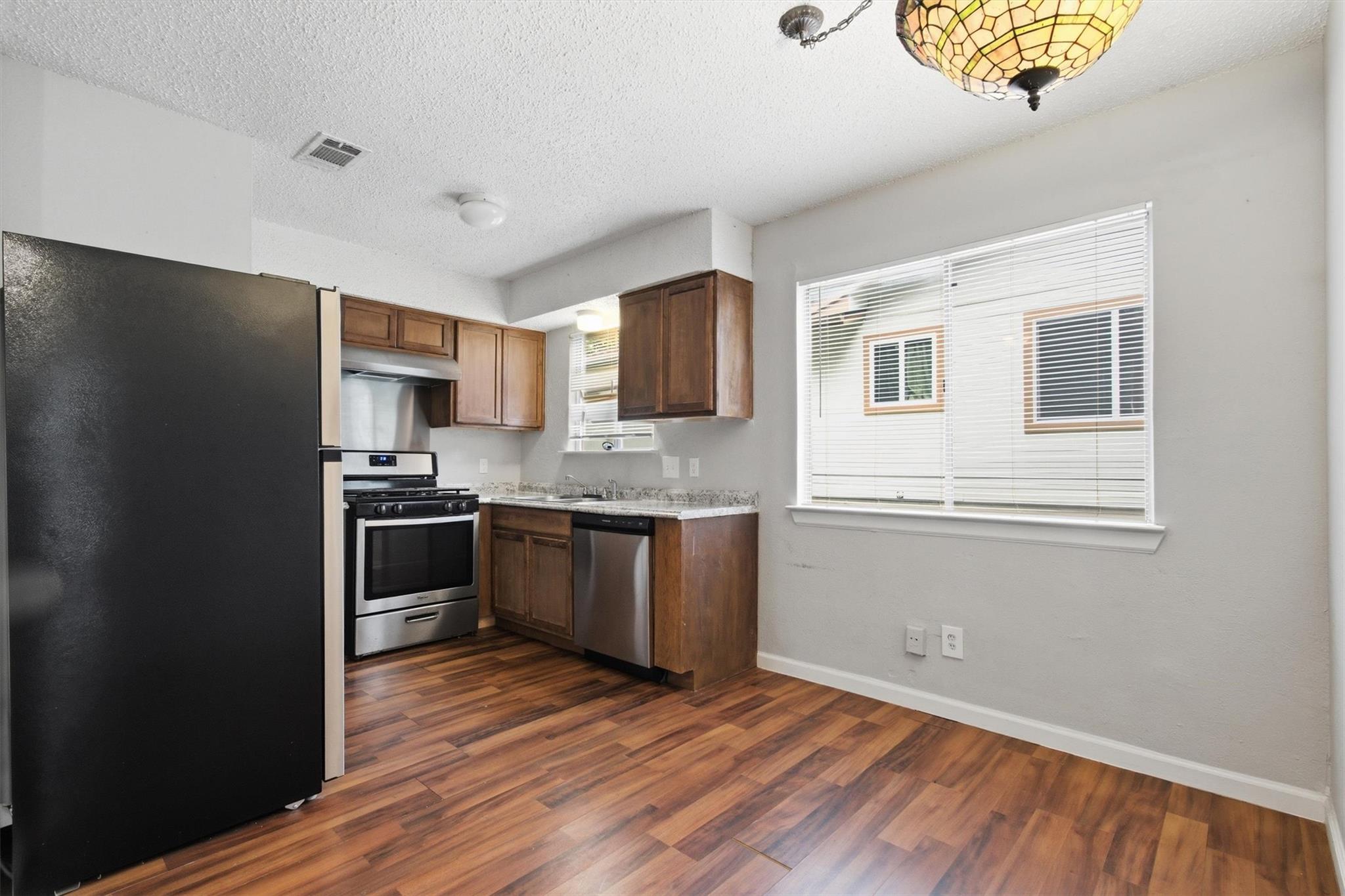 6305 Emerald Forest Dr #b Property Photo 8