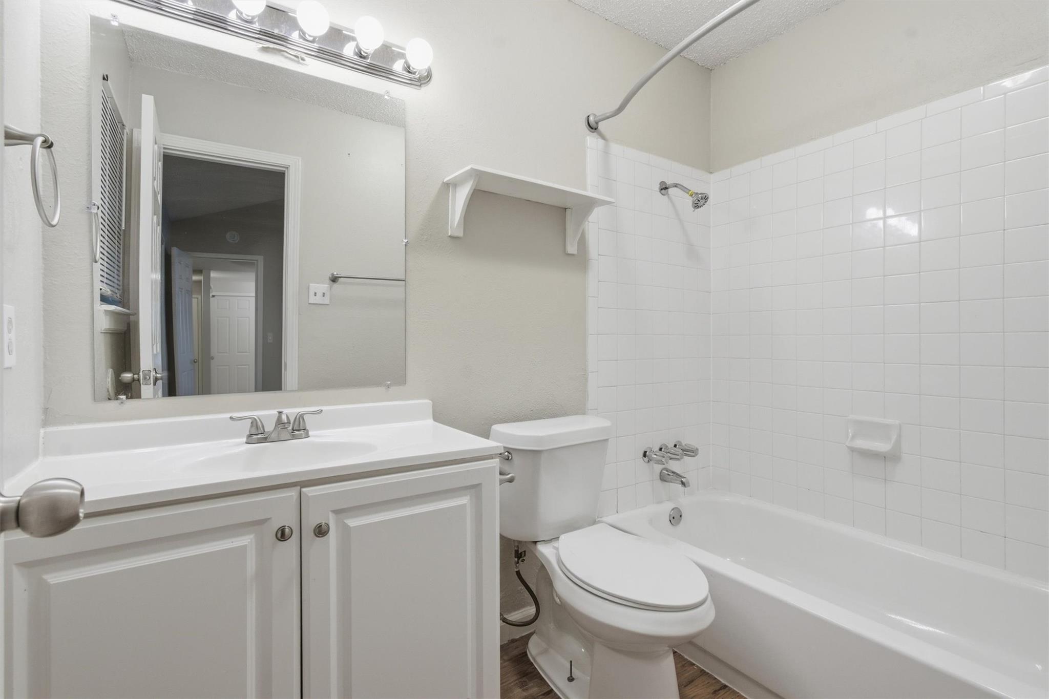 6305 Emerald Forest Dr #b Property Photo 13