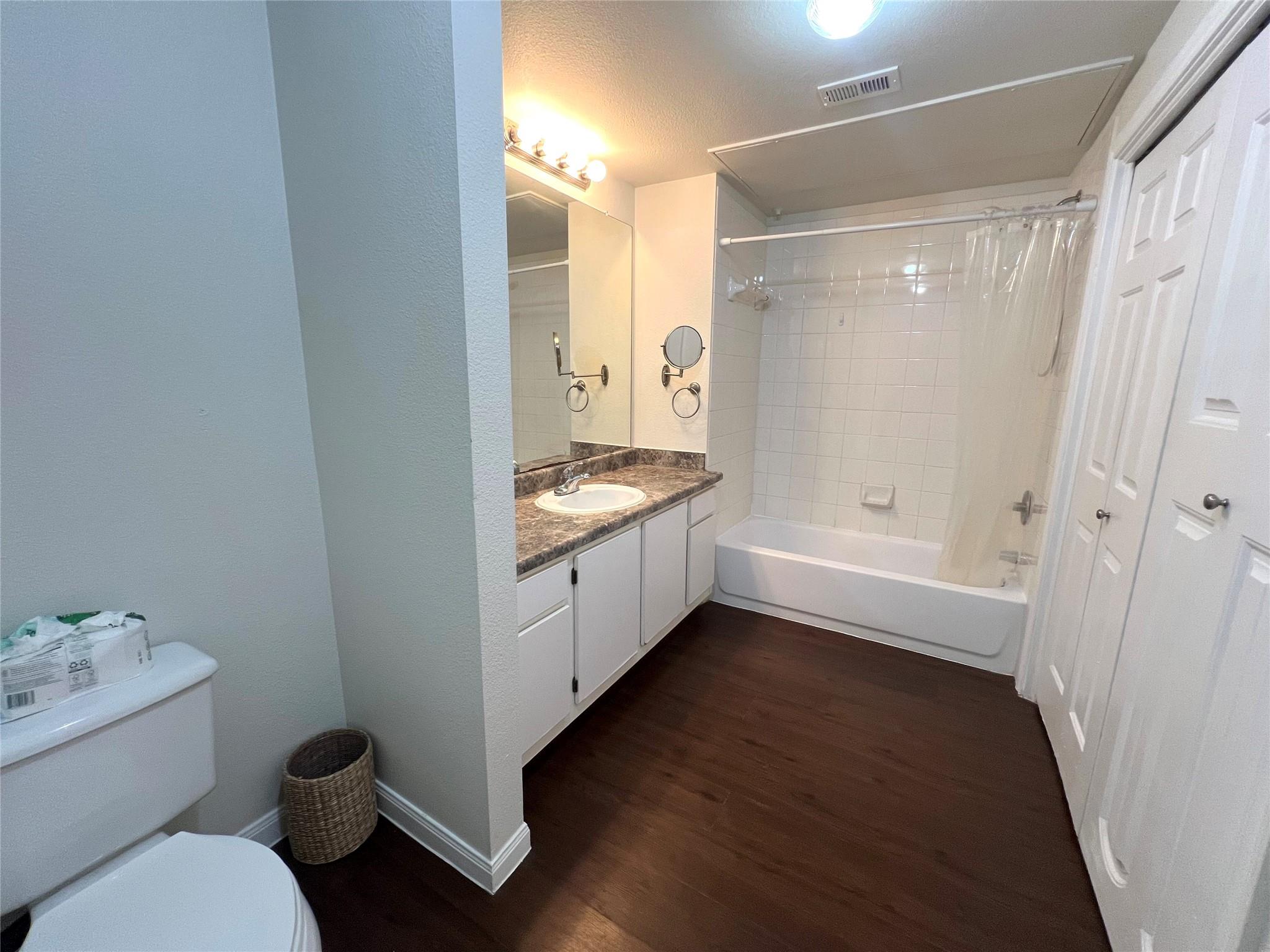 2320 Gracy Farms Ln #1231 Property Photo 16
