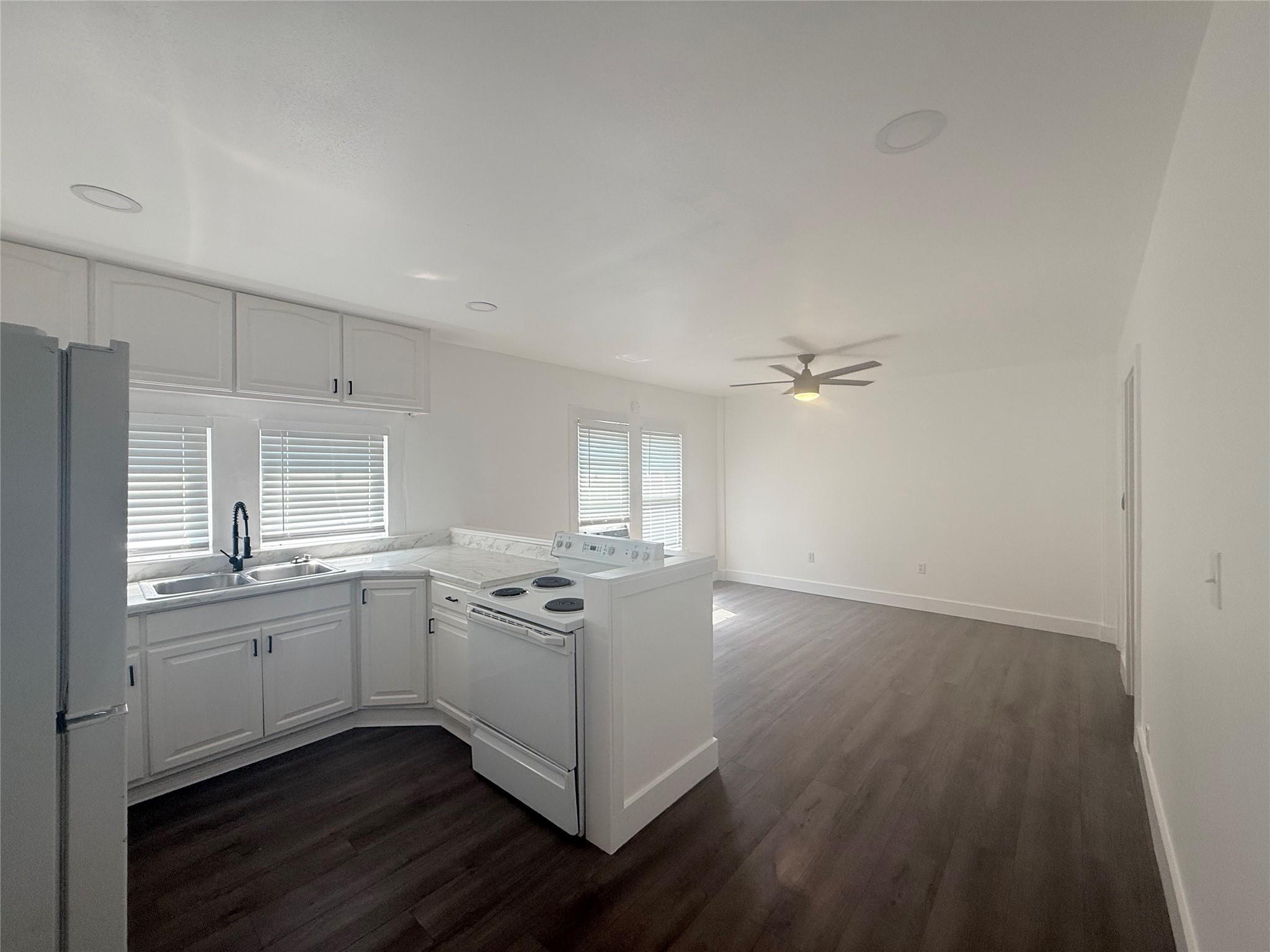 126 Smith Ln #e Property Photo 2