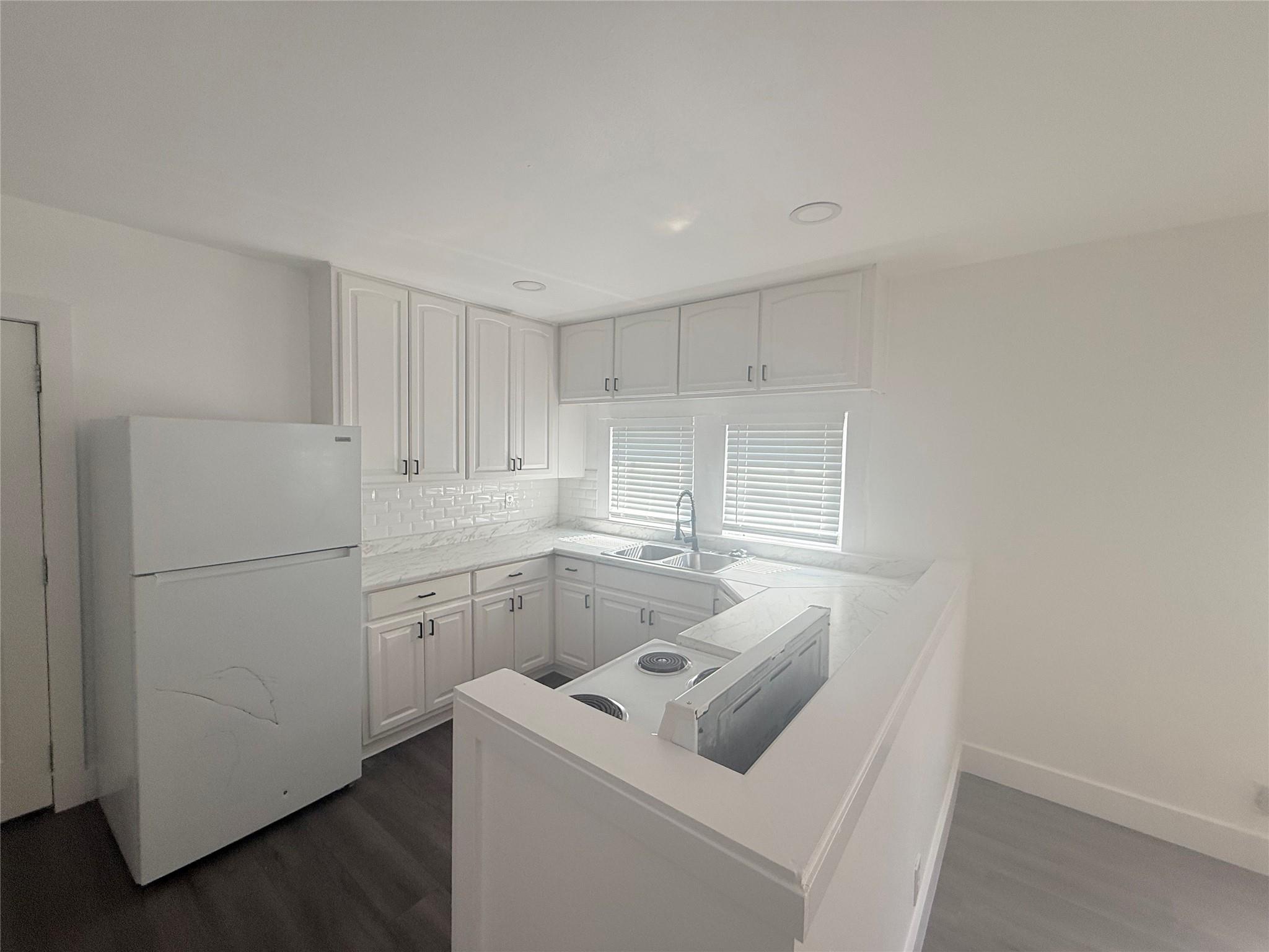 126 Smith Ln #e Property Photo 5