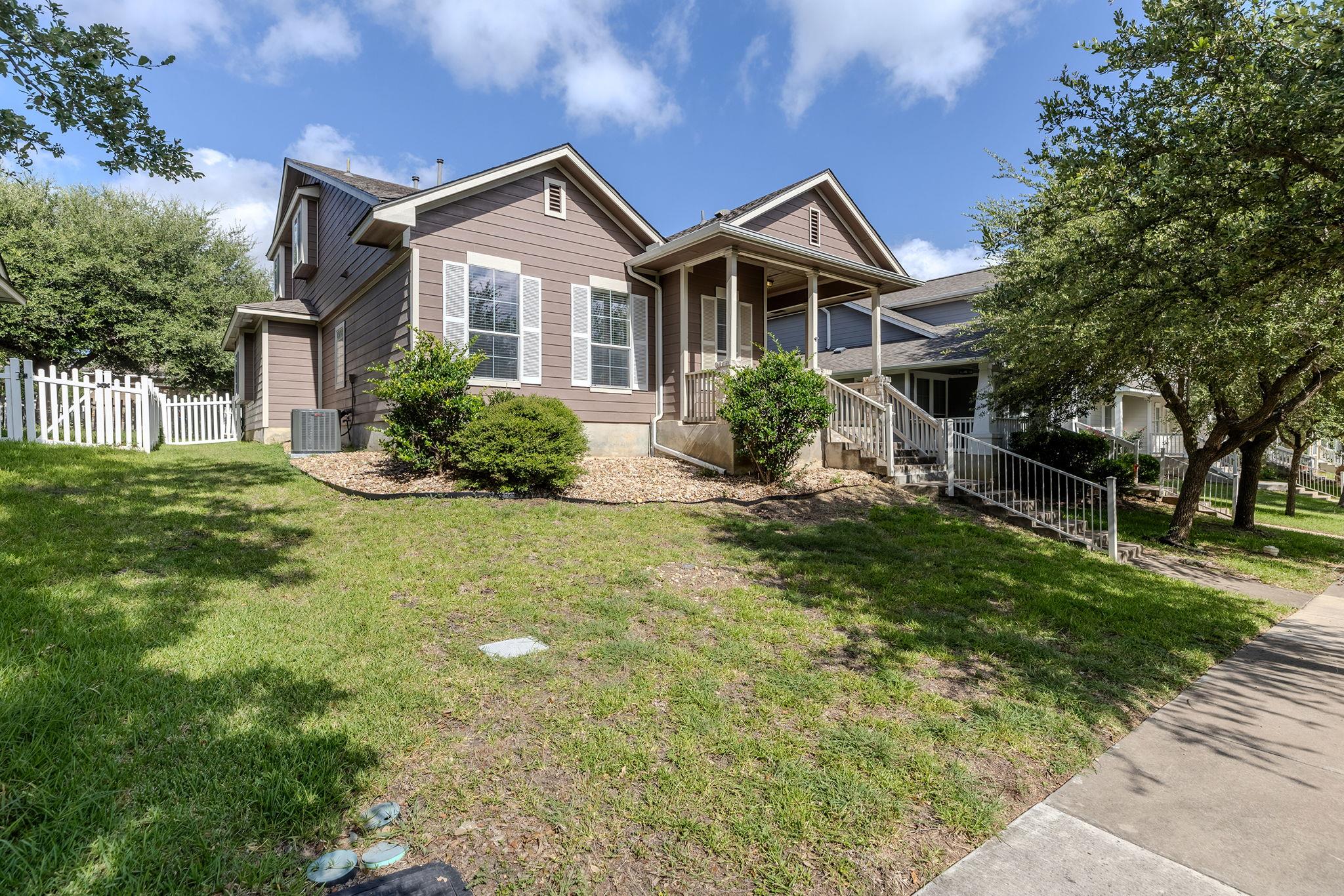 1012 Monadale Trl Property Photo 1