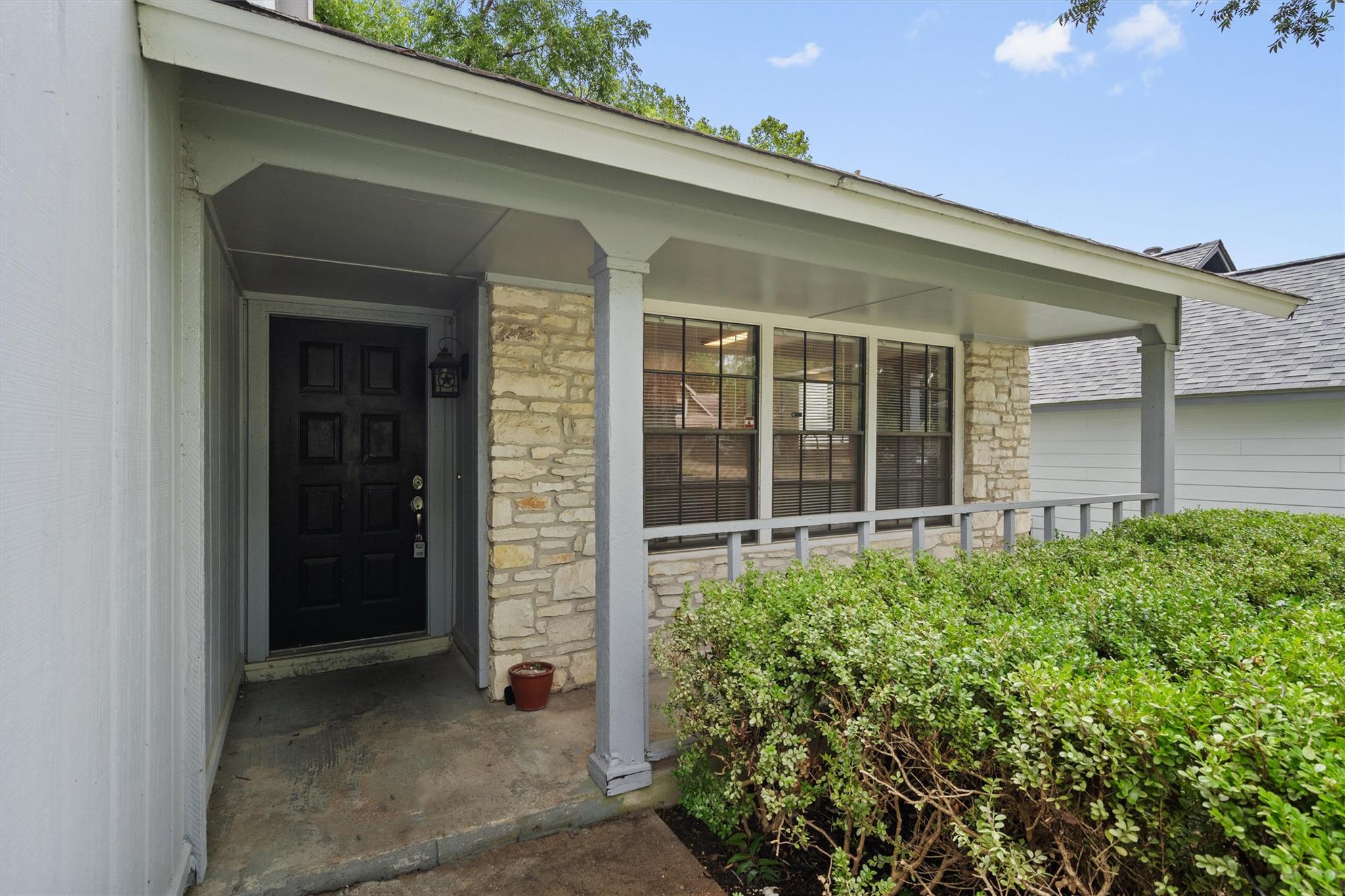 9901 Willers Way Property Photo 4