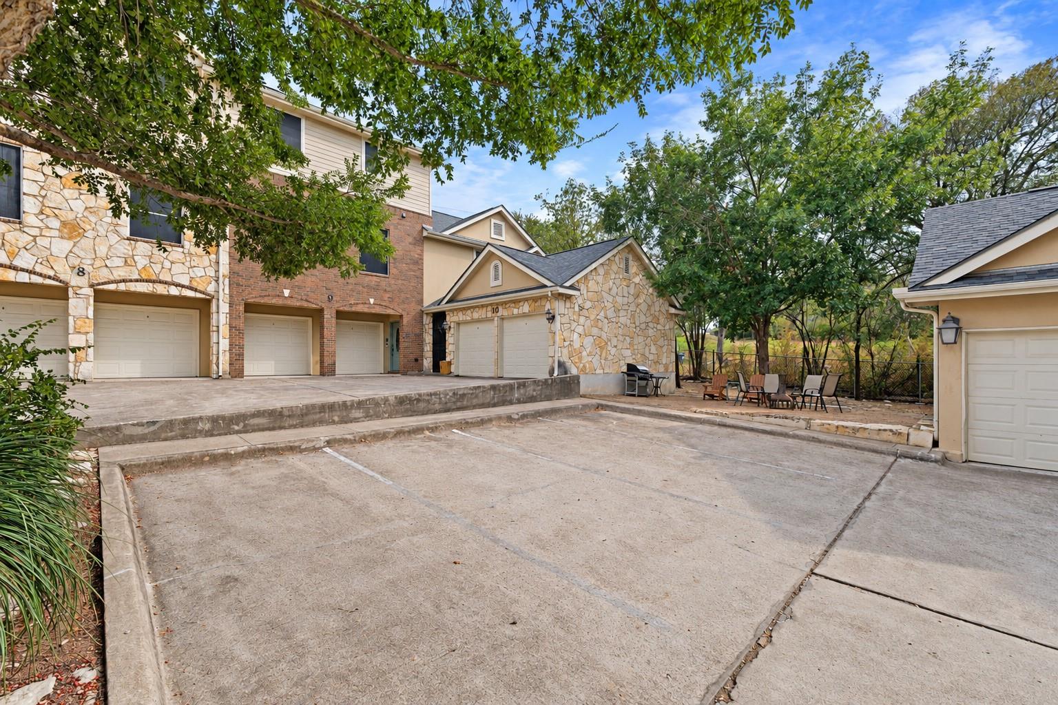 1402 Parker Ln #3 Property Photo 1