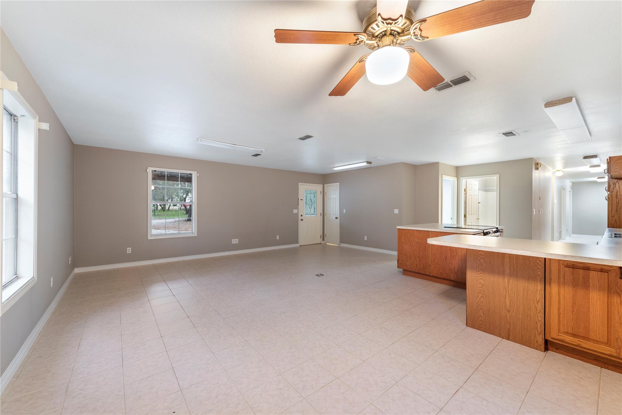 1050 Oak Grove Rd Property Photo 9