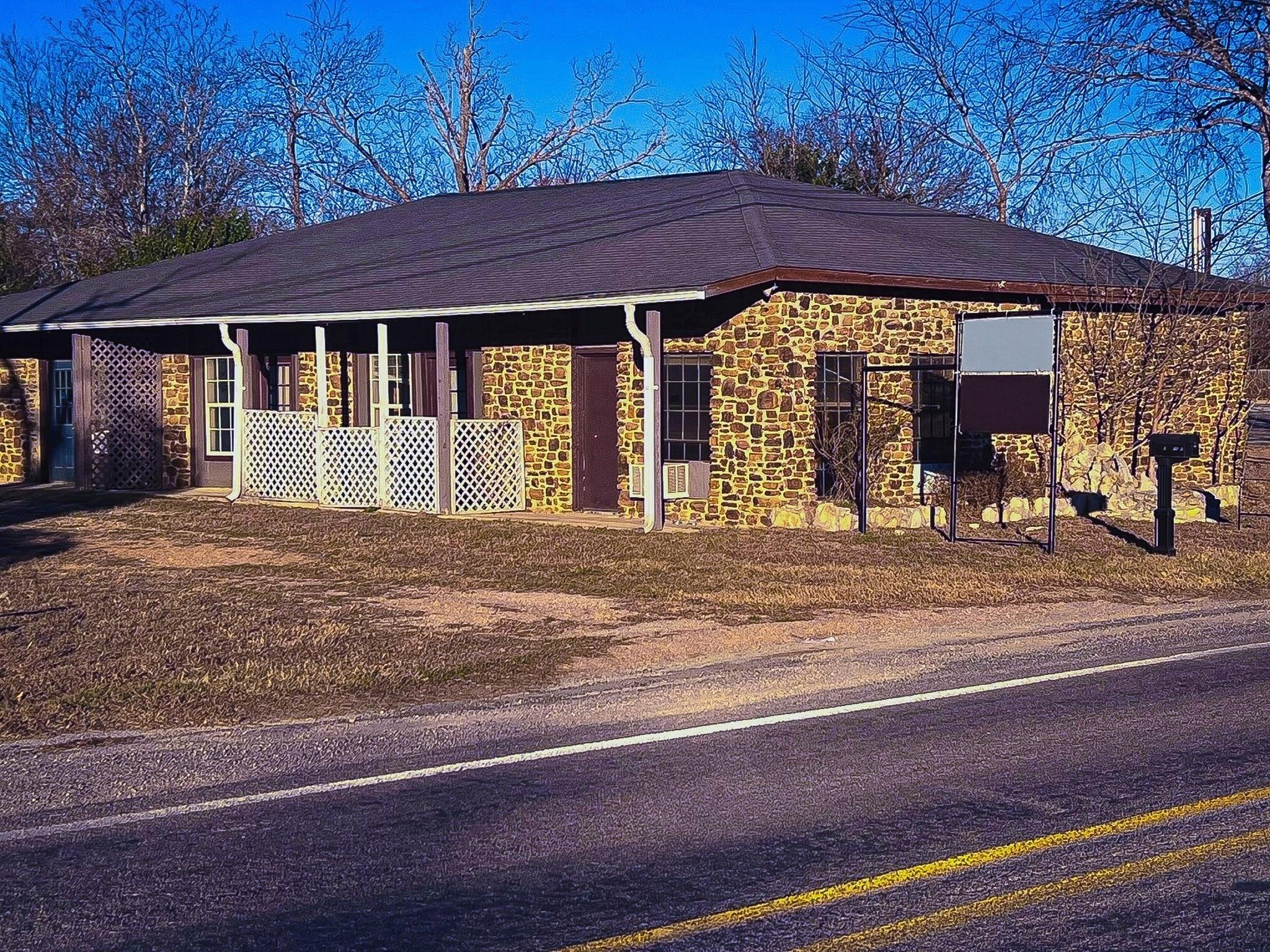 608 4th St Property Photo 1