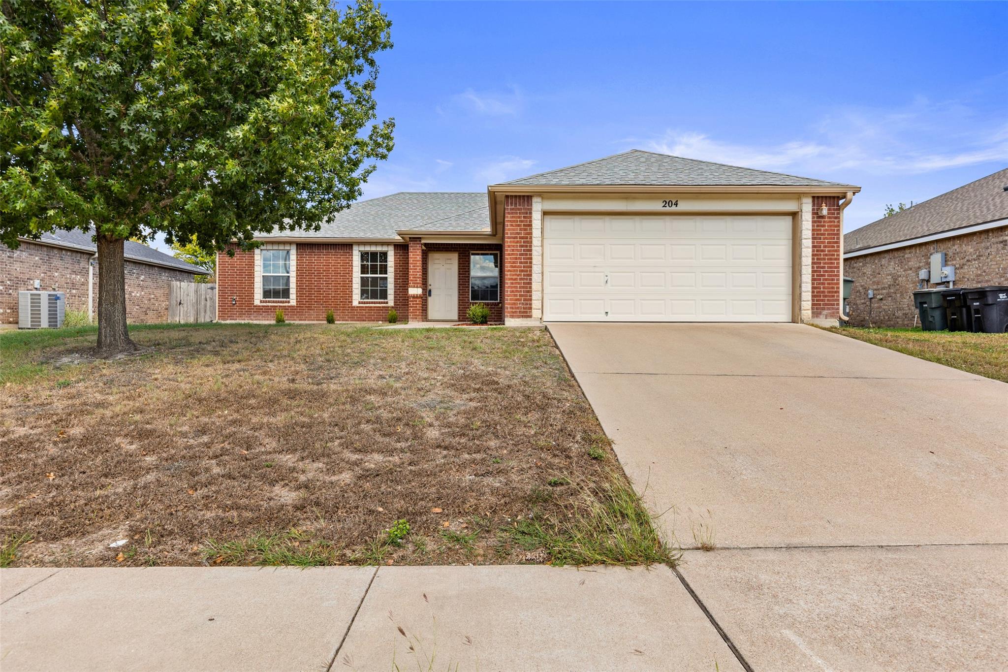 204 Mcfaddan Ln Property Photo 2