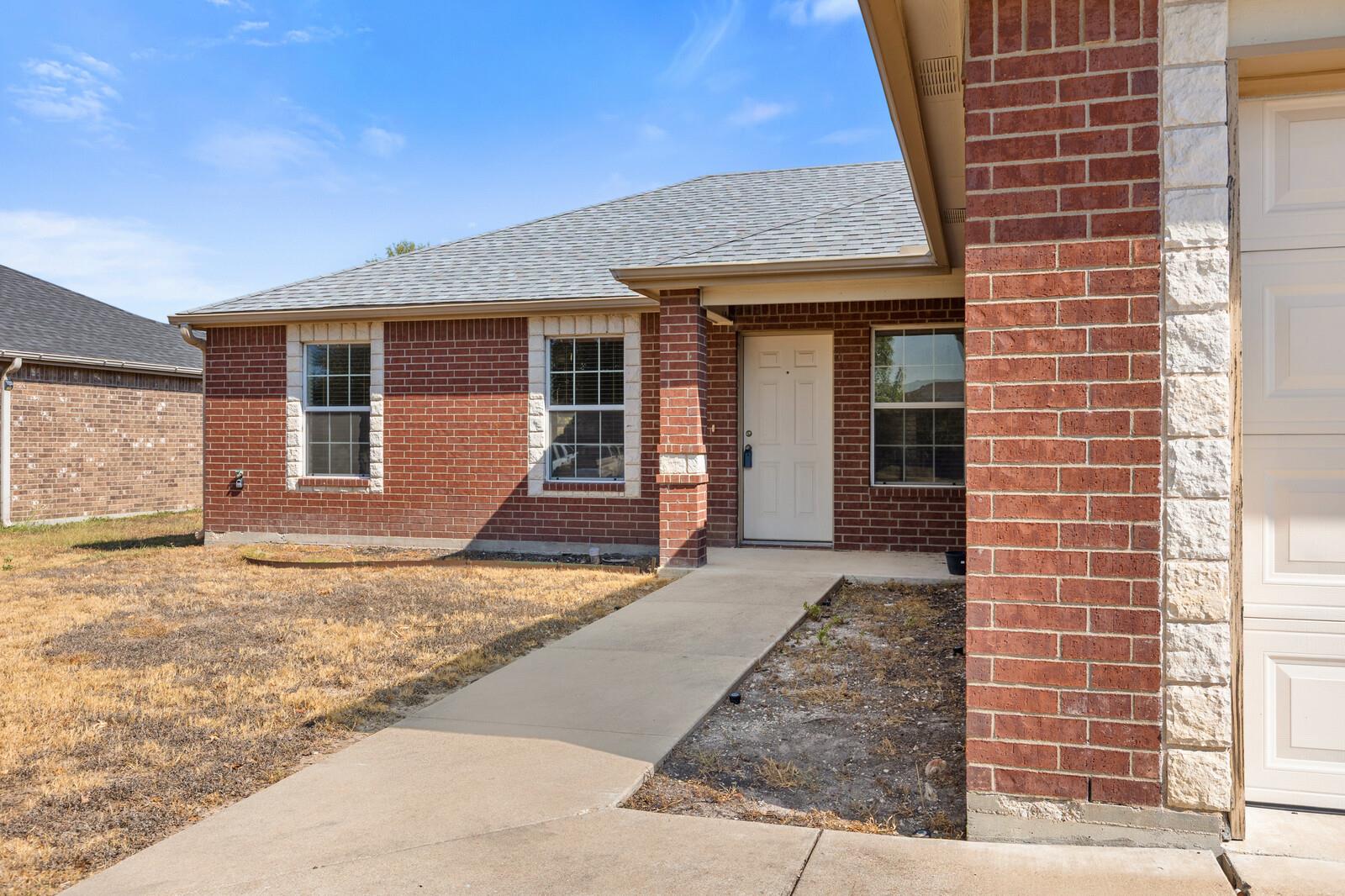 204 Mcfaddan Ln Property Photo 3