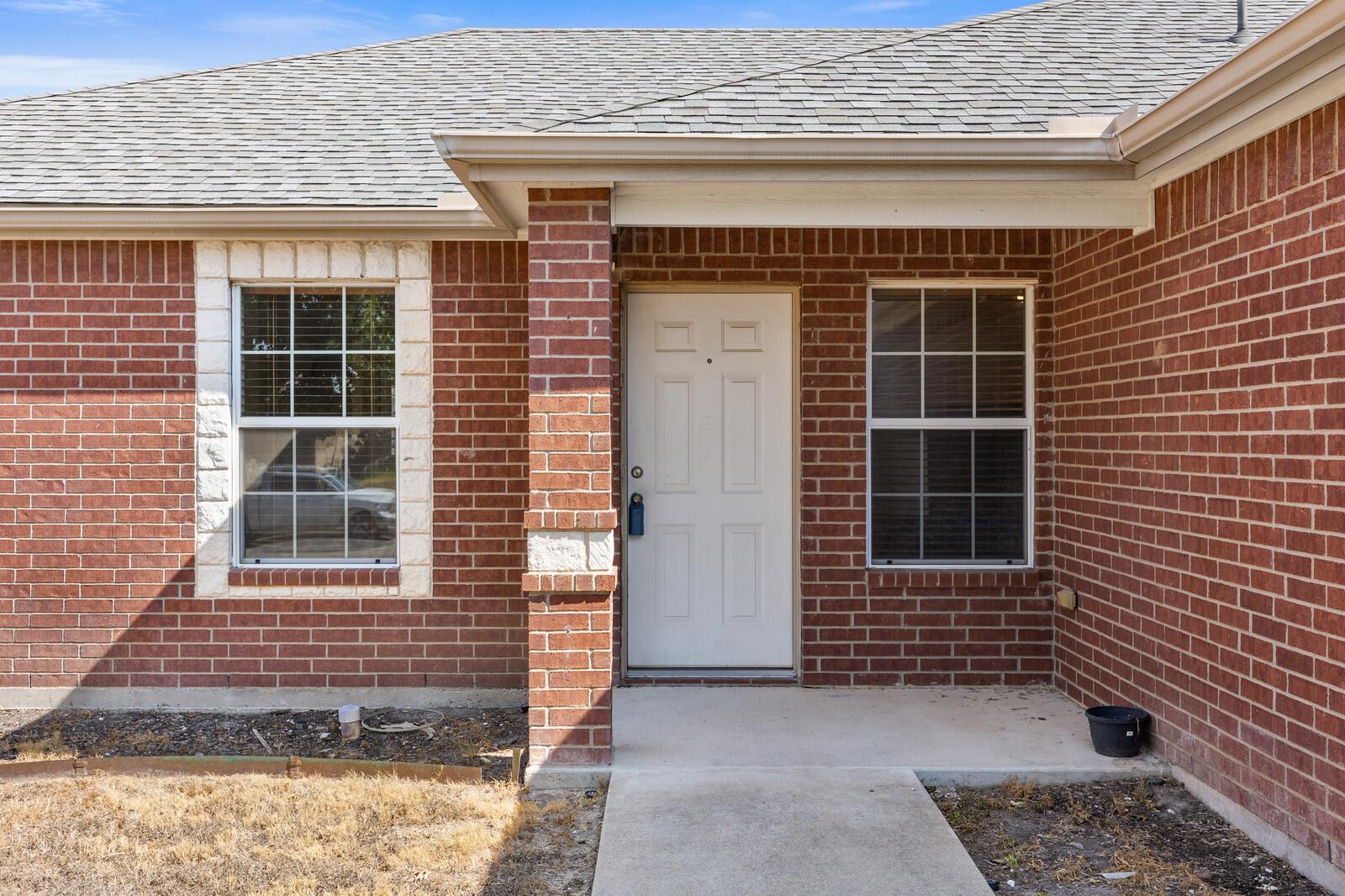 204 Mcfaddan Ln Property Photo 4