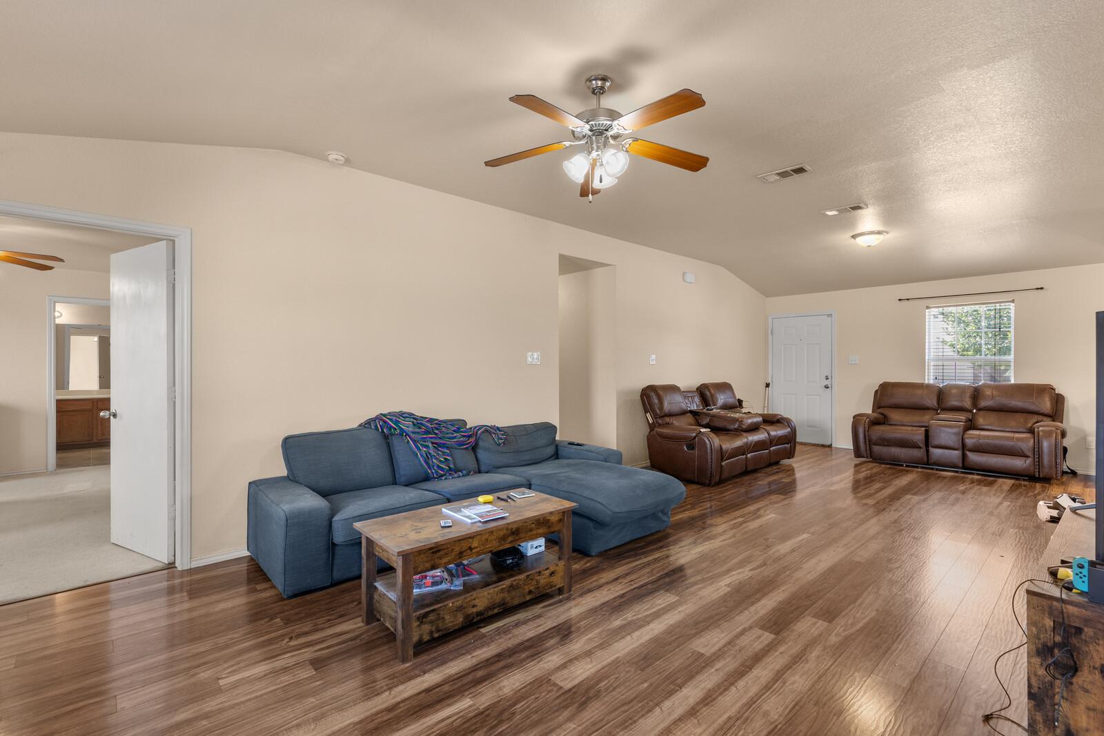 204 Mcfaddan Ln Property Photo 6