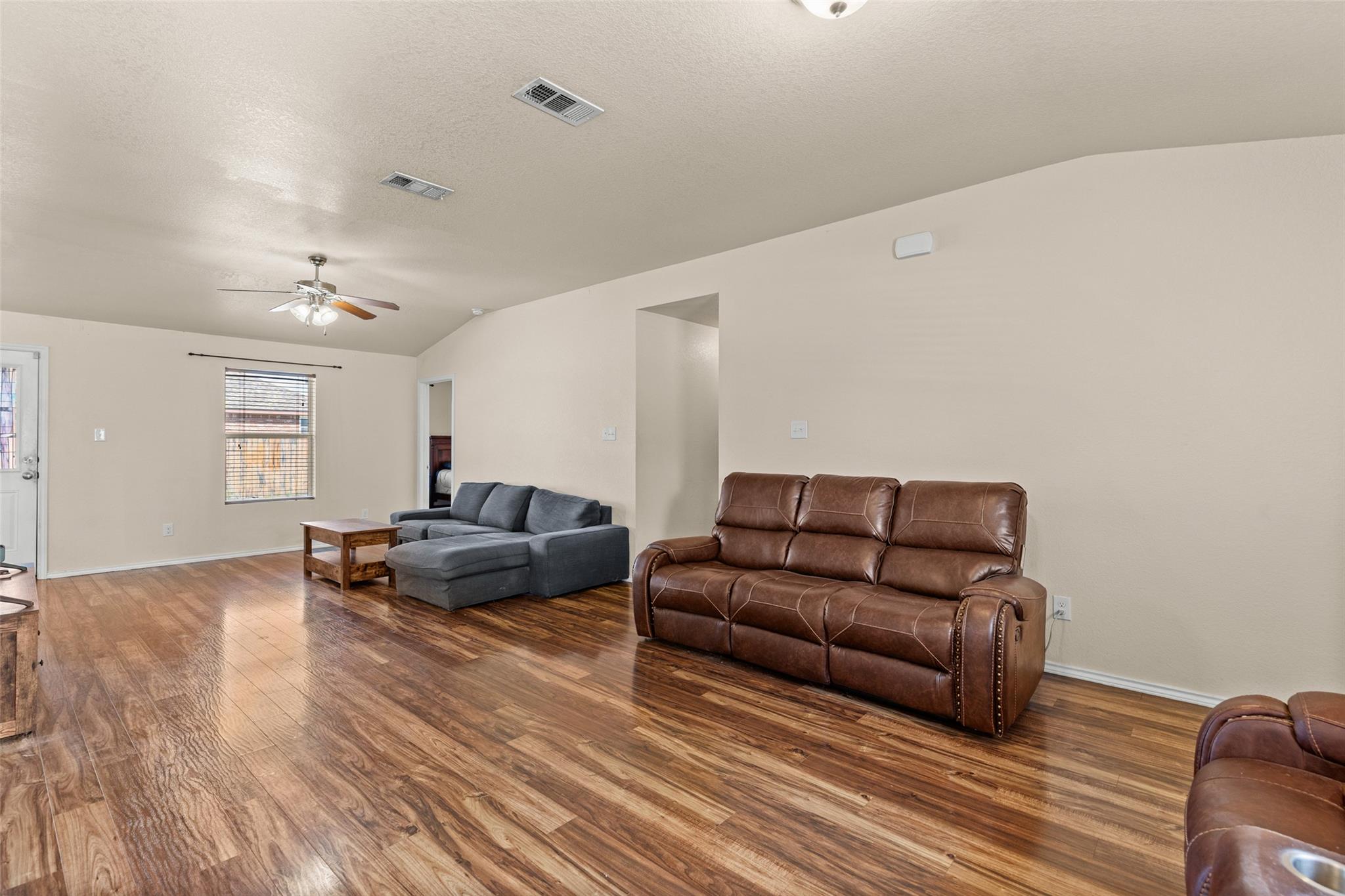 204 Mcfaddan Ln Property Photo 10