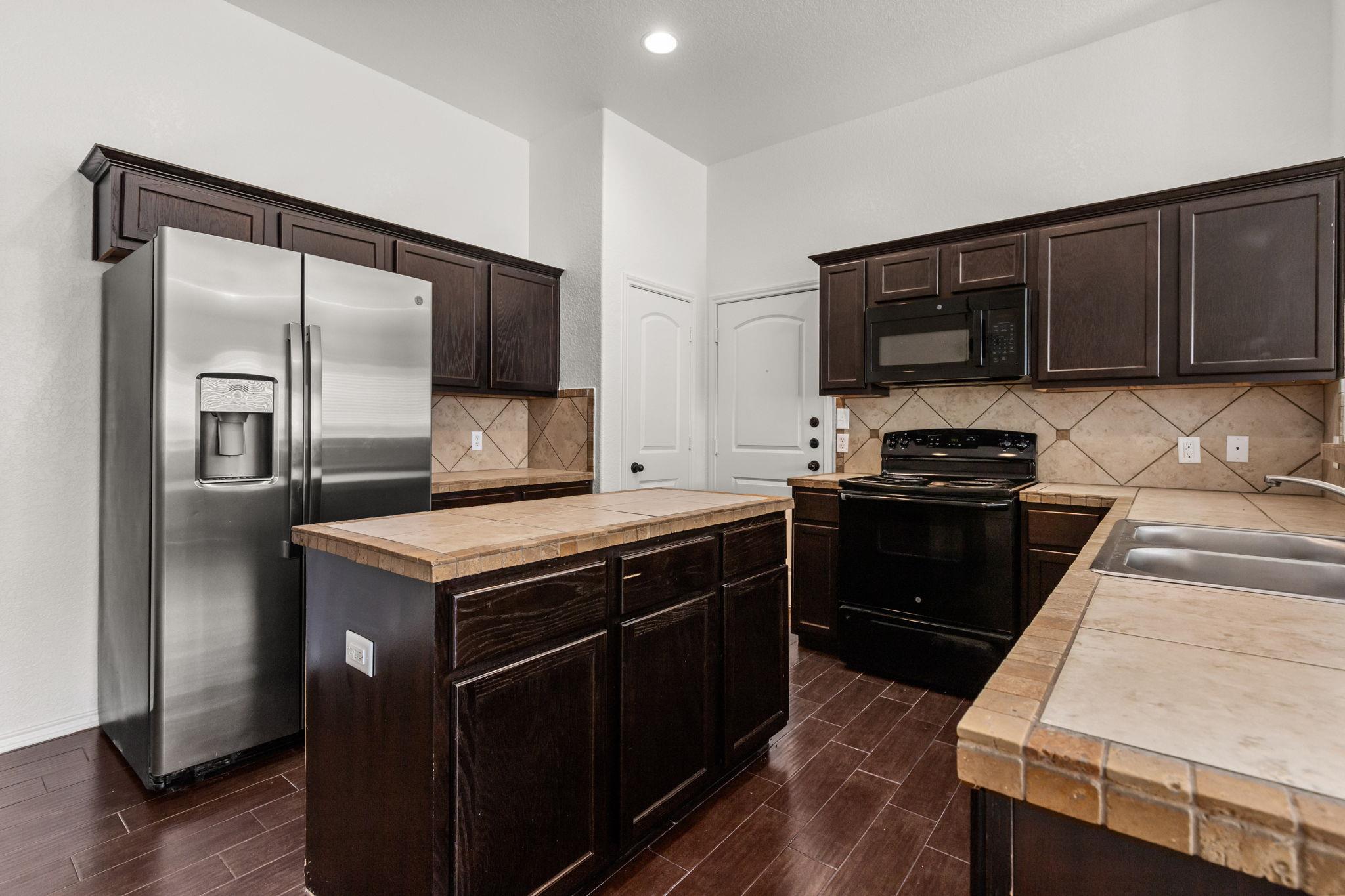 586 Creekside Cir Property Photo 7