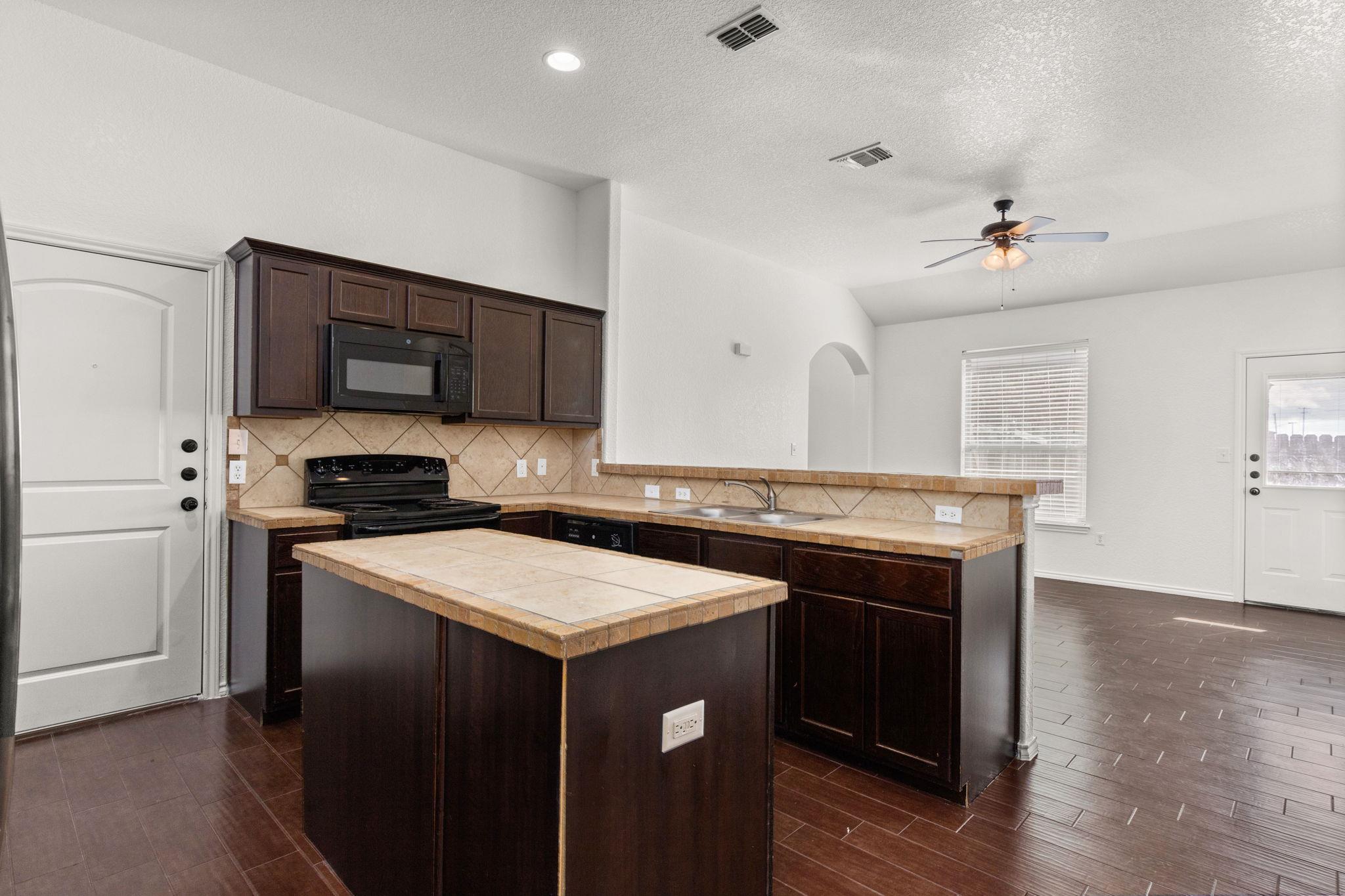 586 Creekside Cir Property Photo 8
