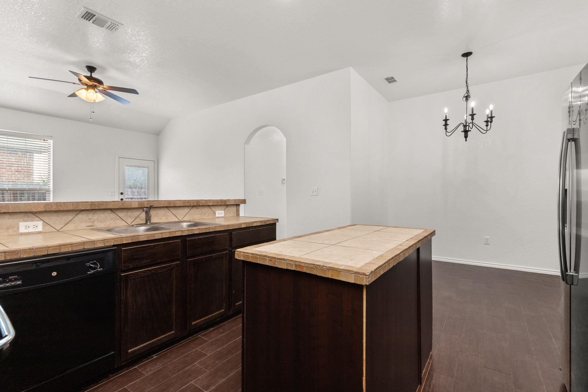 586 Creekside Cir Property Photo 9