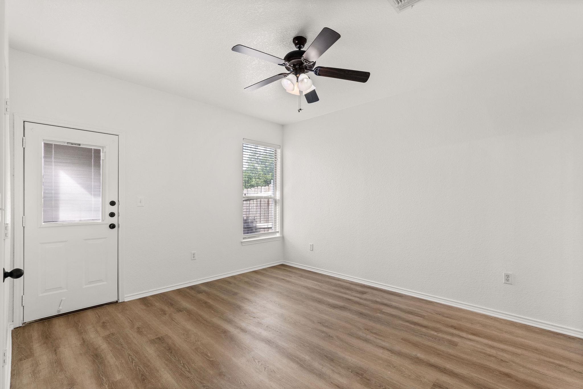586 Creekside Cir Property Photo 11