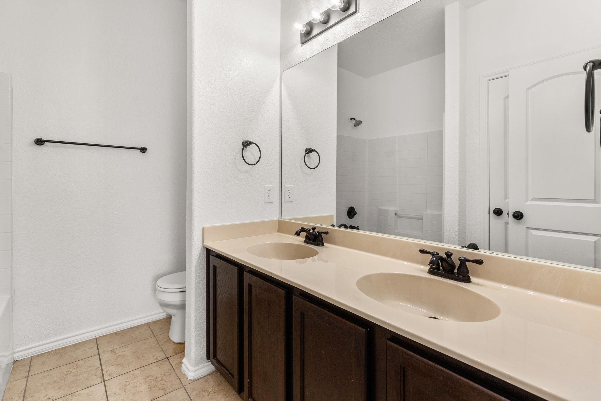 586 Creekside Cir Property Photo 12