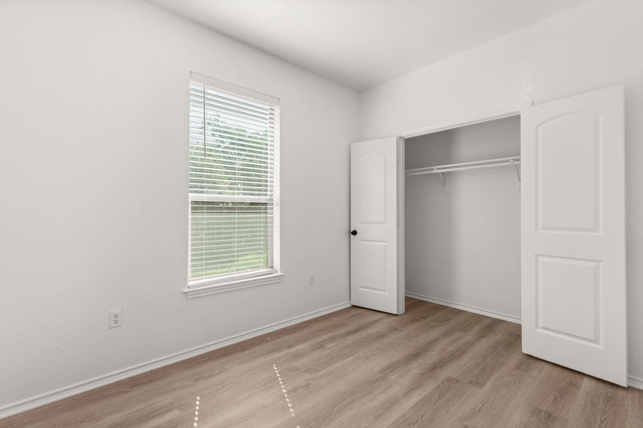 586 Creekside Cir Property Photo 14