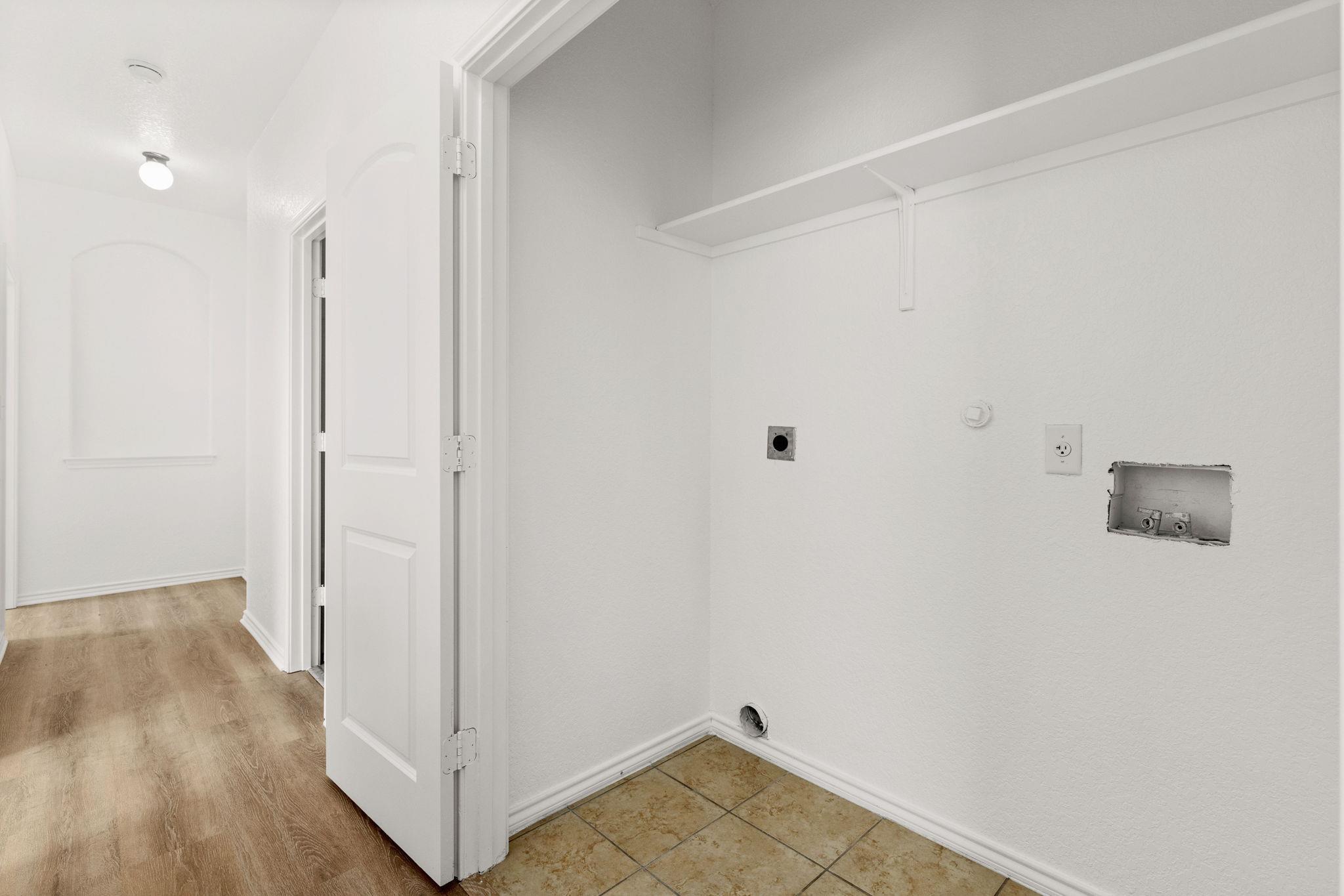 586 Creekside Cir Property Photo 16