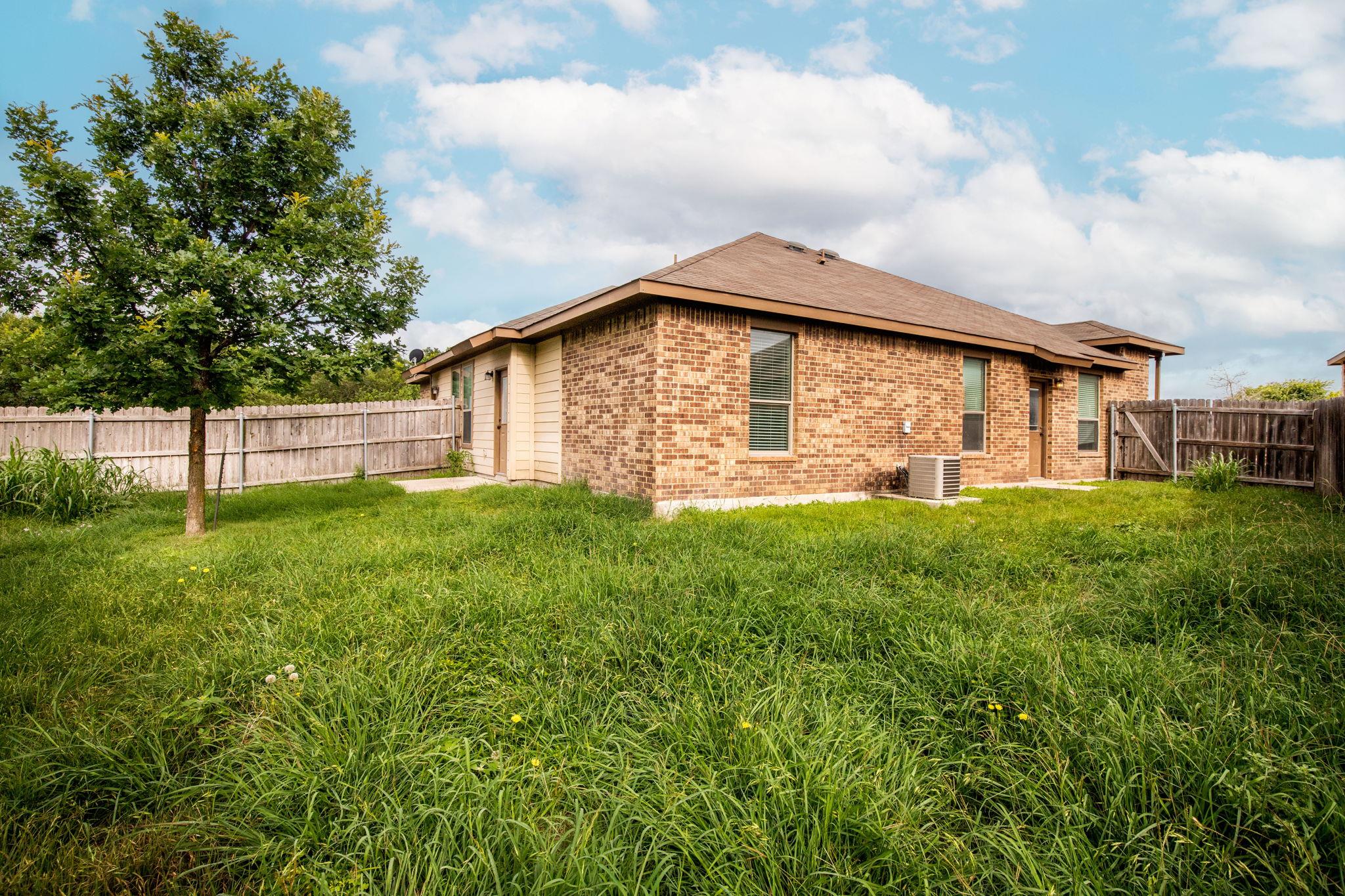 586 Creekside Cir Property Photo 17