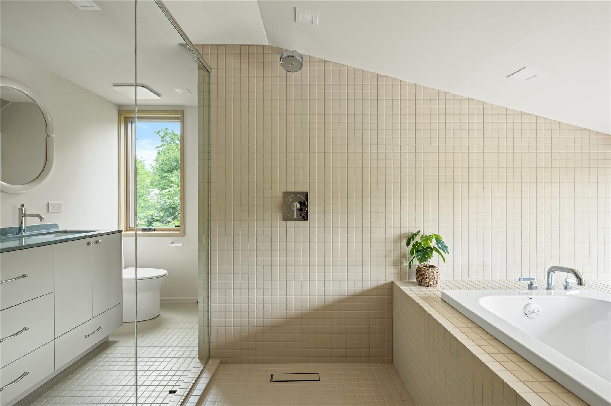 1102 Charlotte St Property Photo 26