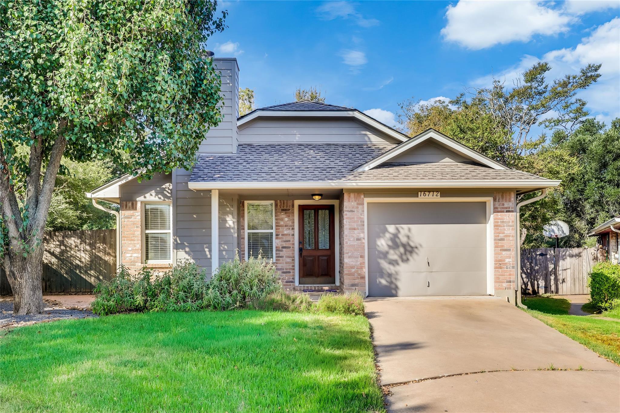 16712 Village Oak Loop Property Photo 1
