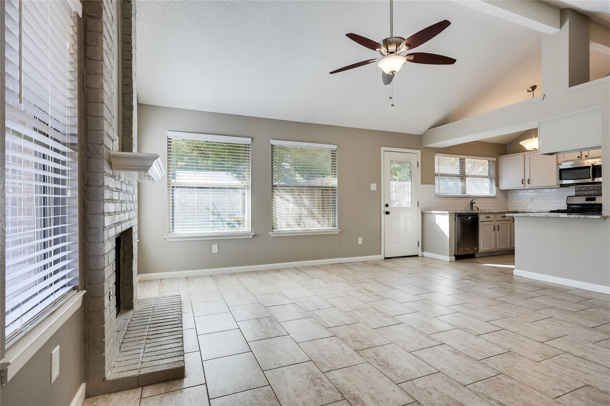 16712 Village Oak Loop Property Photo 4