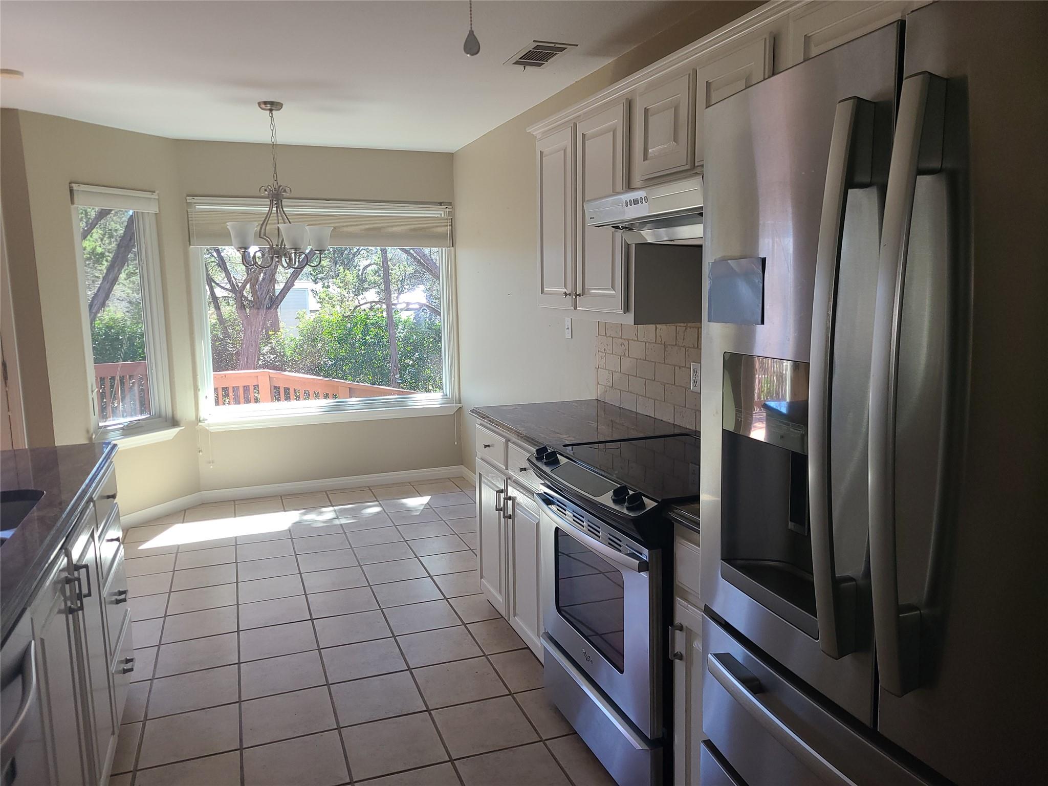 6 Saddle Rock Rdg Property Photo 4