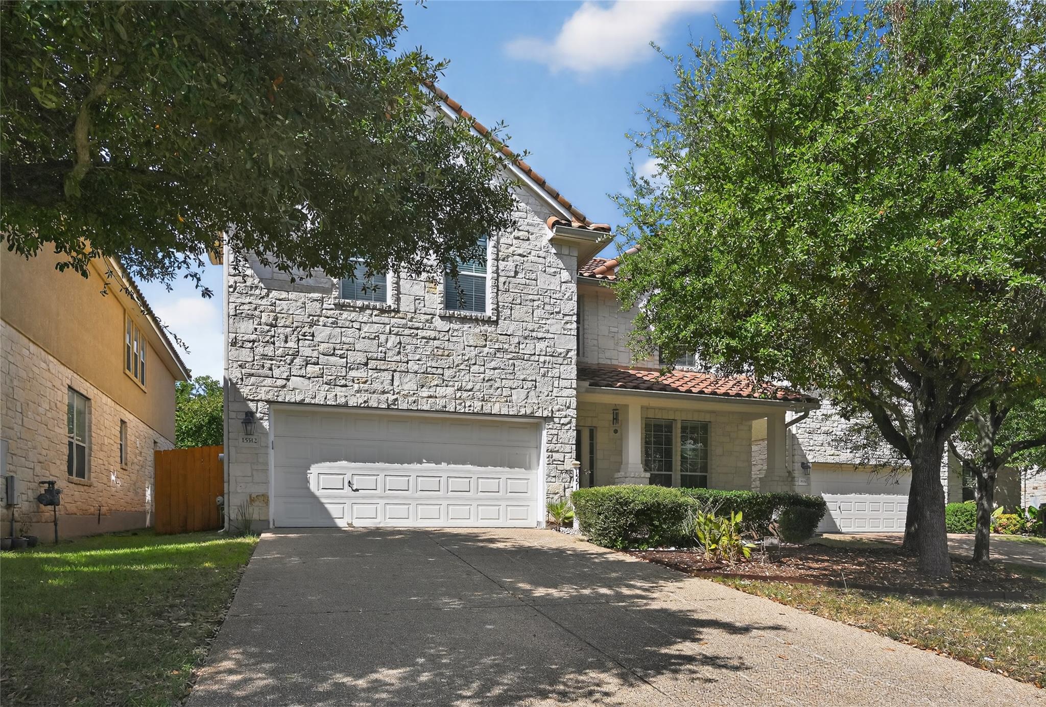 15512 Interlachen Dr Property Photo 1